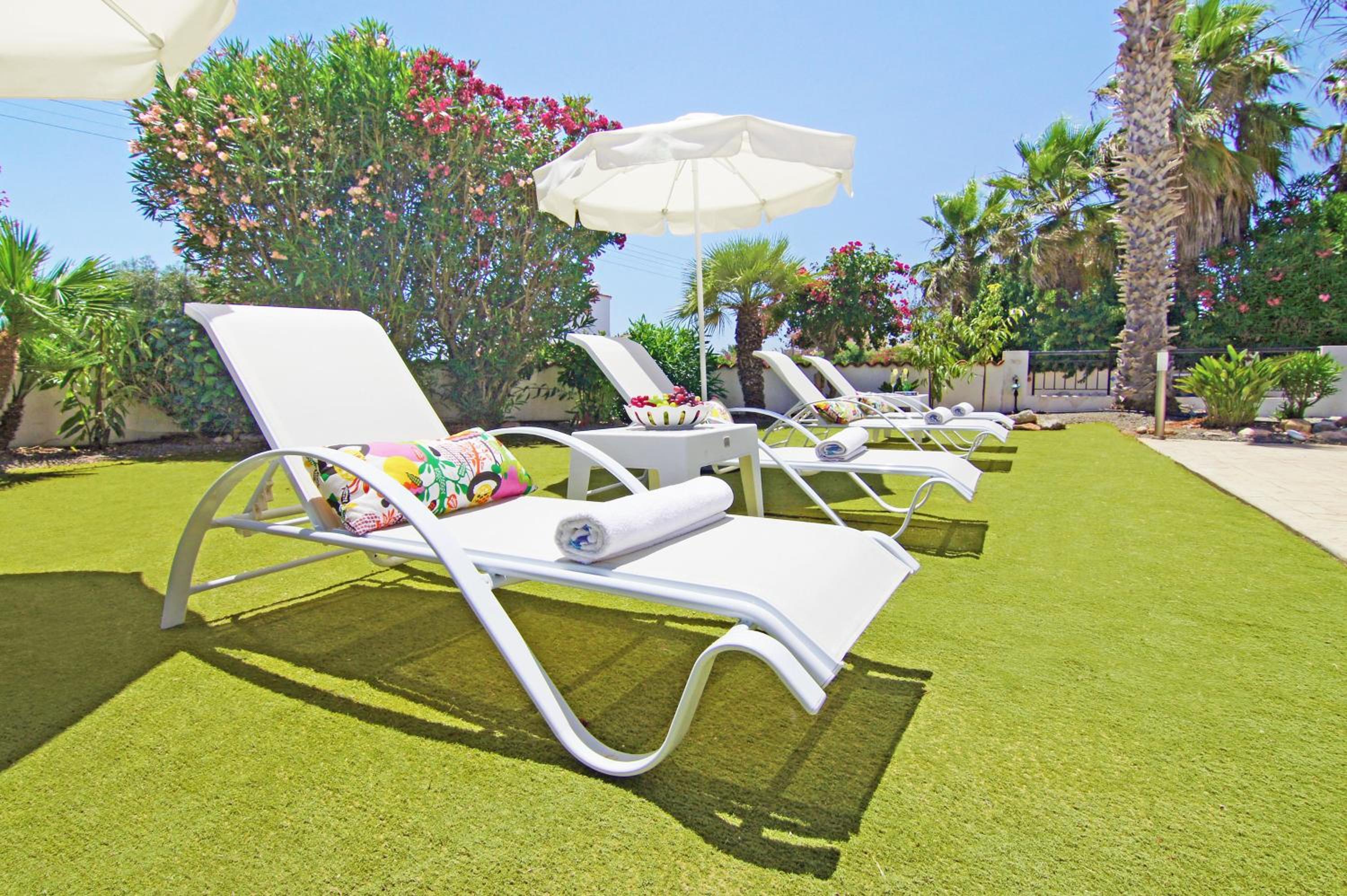 Villa Basil - 50m from Med Sea