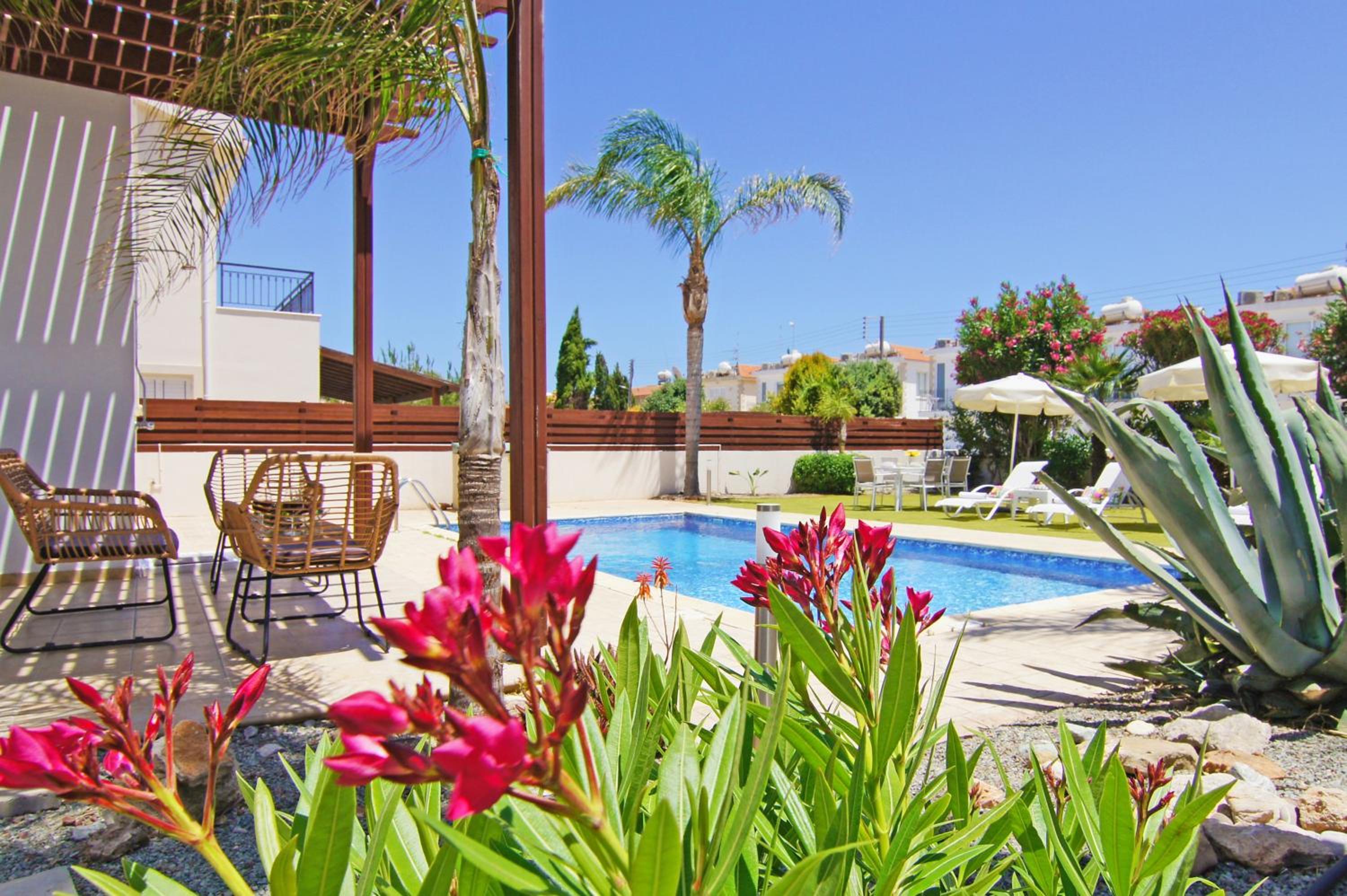 Villa Basil - 50m from Med Sea