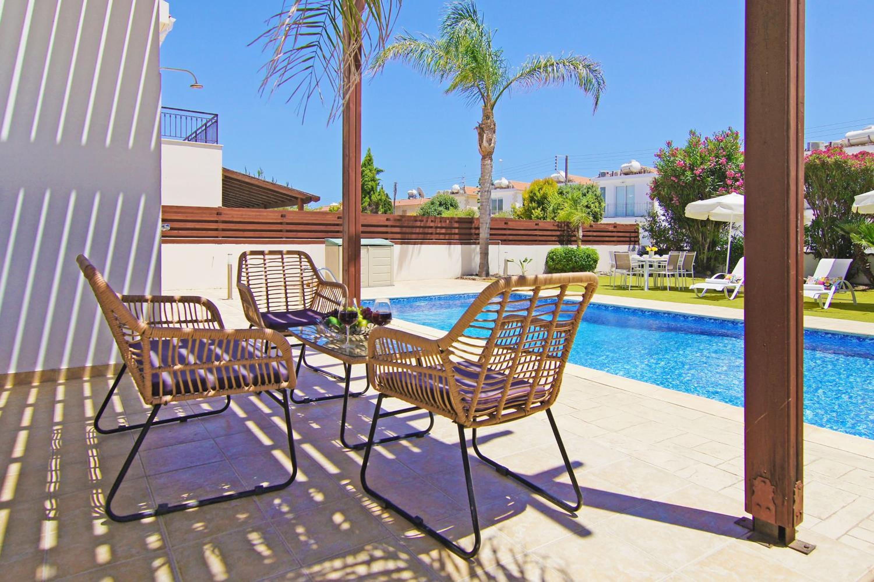 Villa Basil - 50m from Med Sea