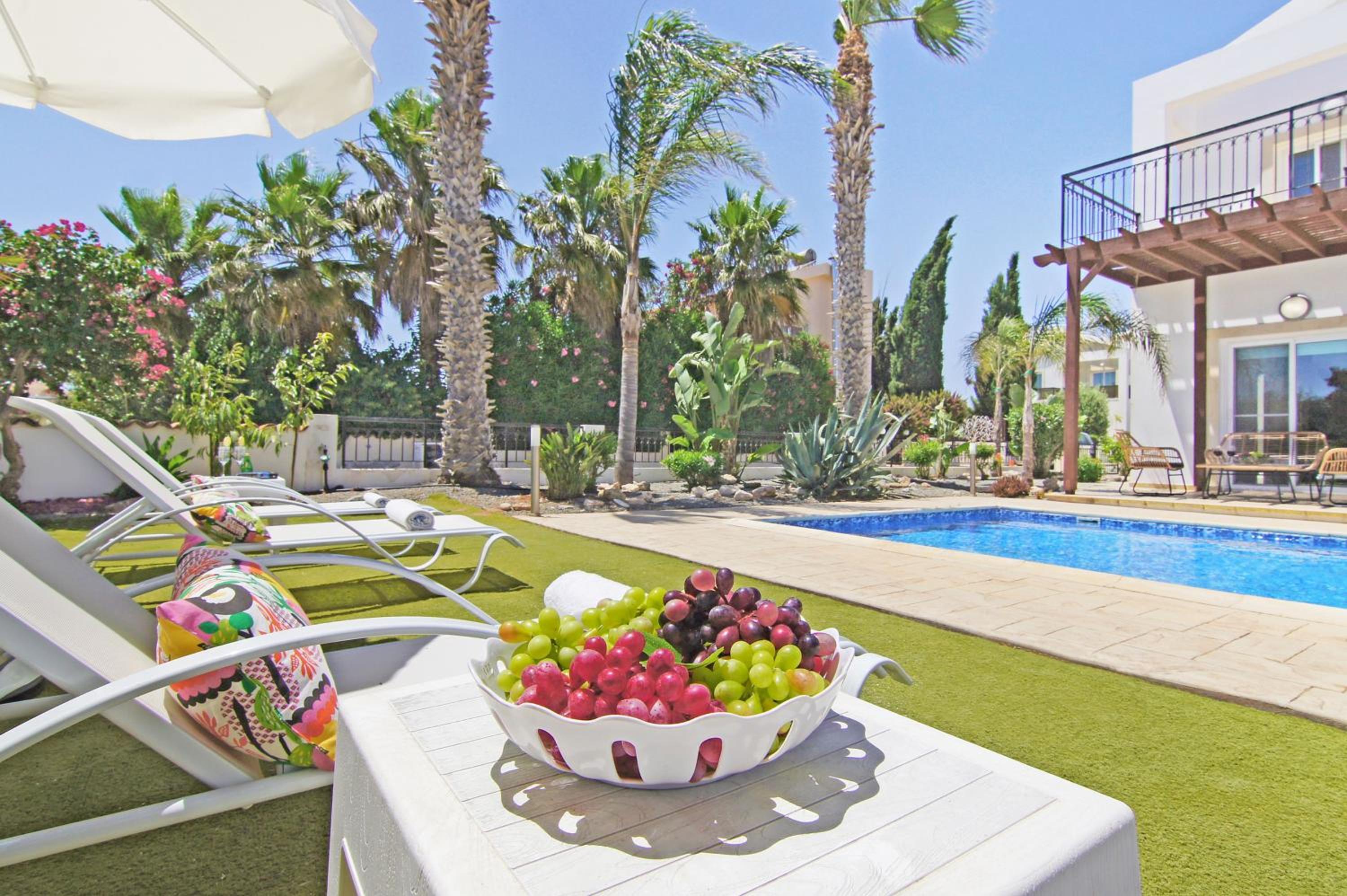 Villa Basil - 50m from Med Sea
