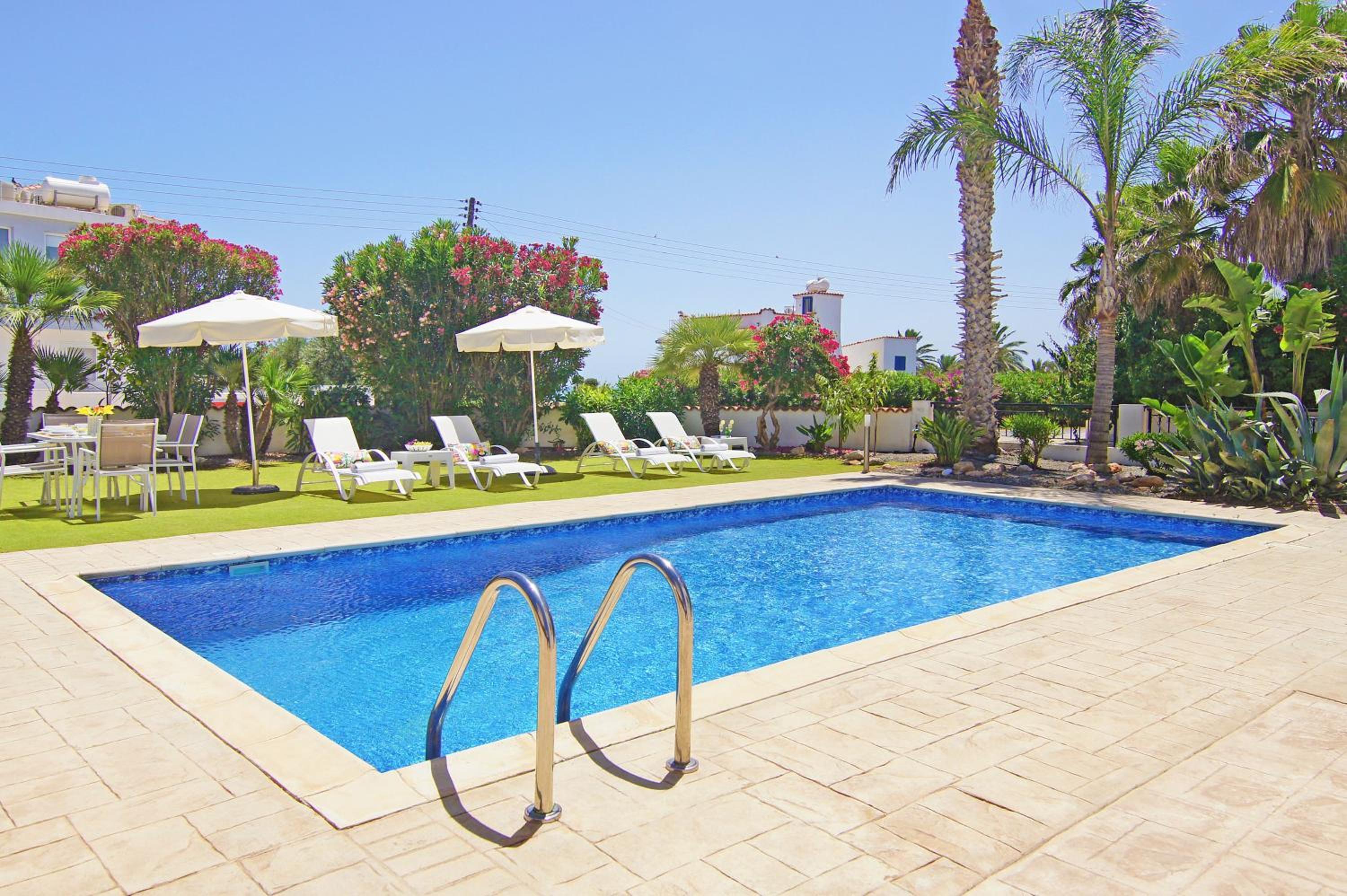 Villa Basil - 50m from Med Sea