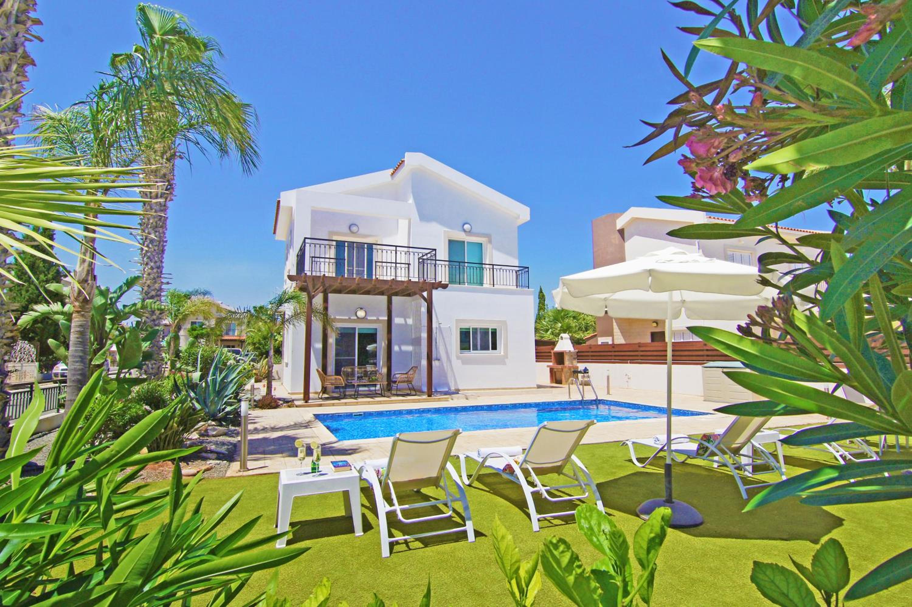 Villa Basil - 50m from Med Sea