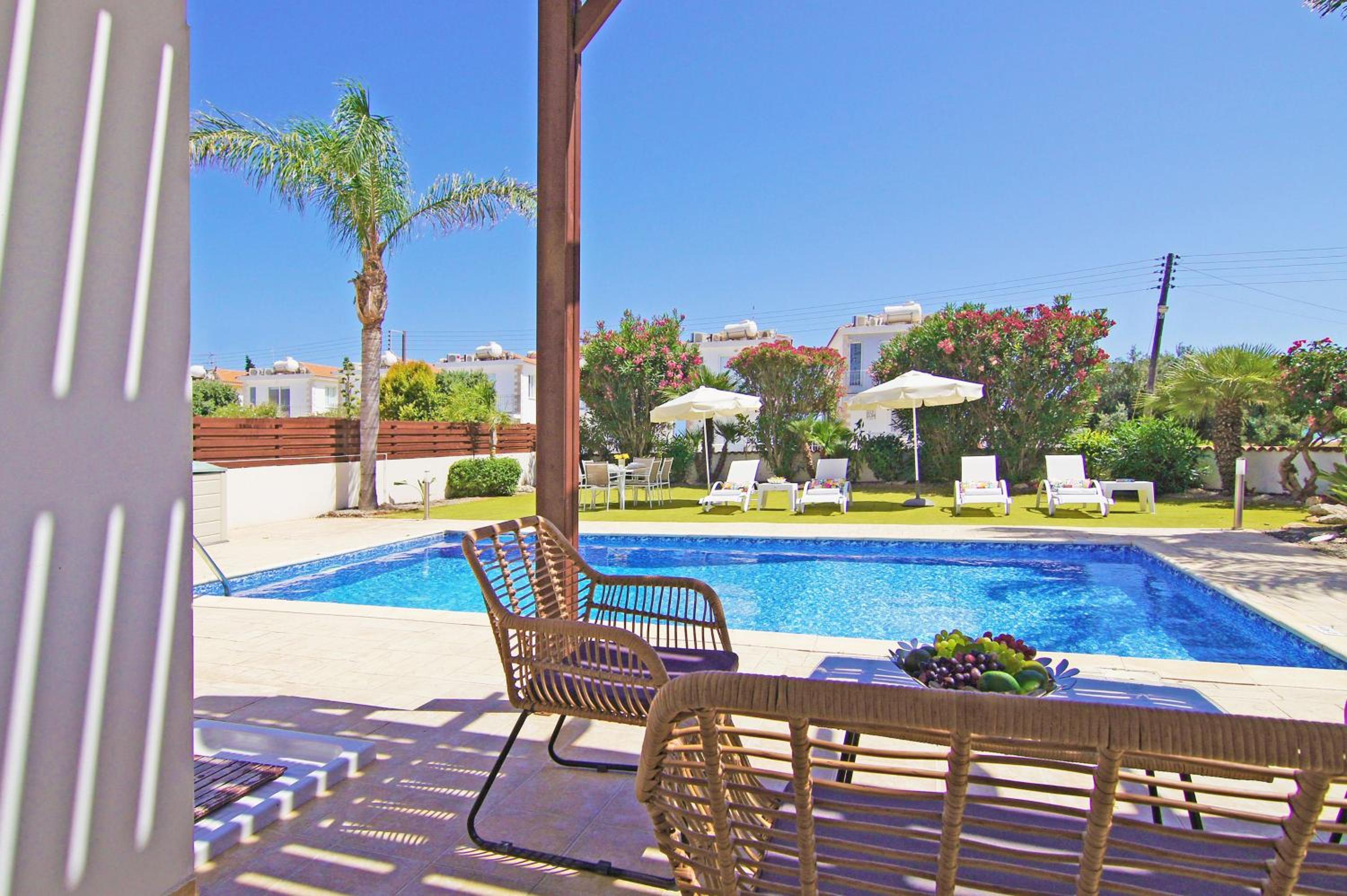 Villa Basil - 50m from Med Sea