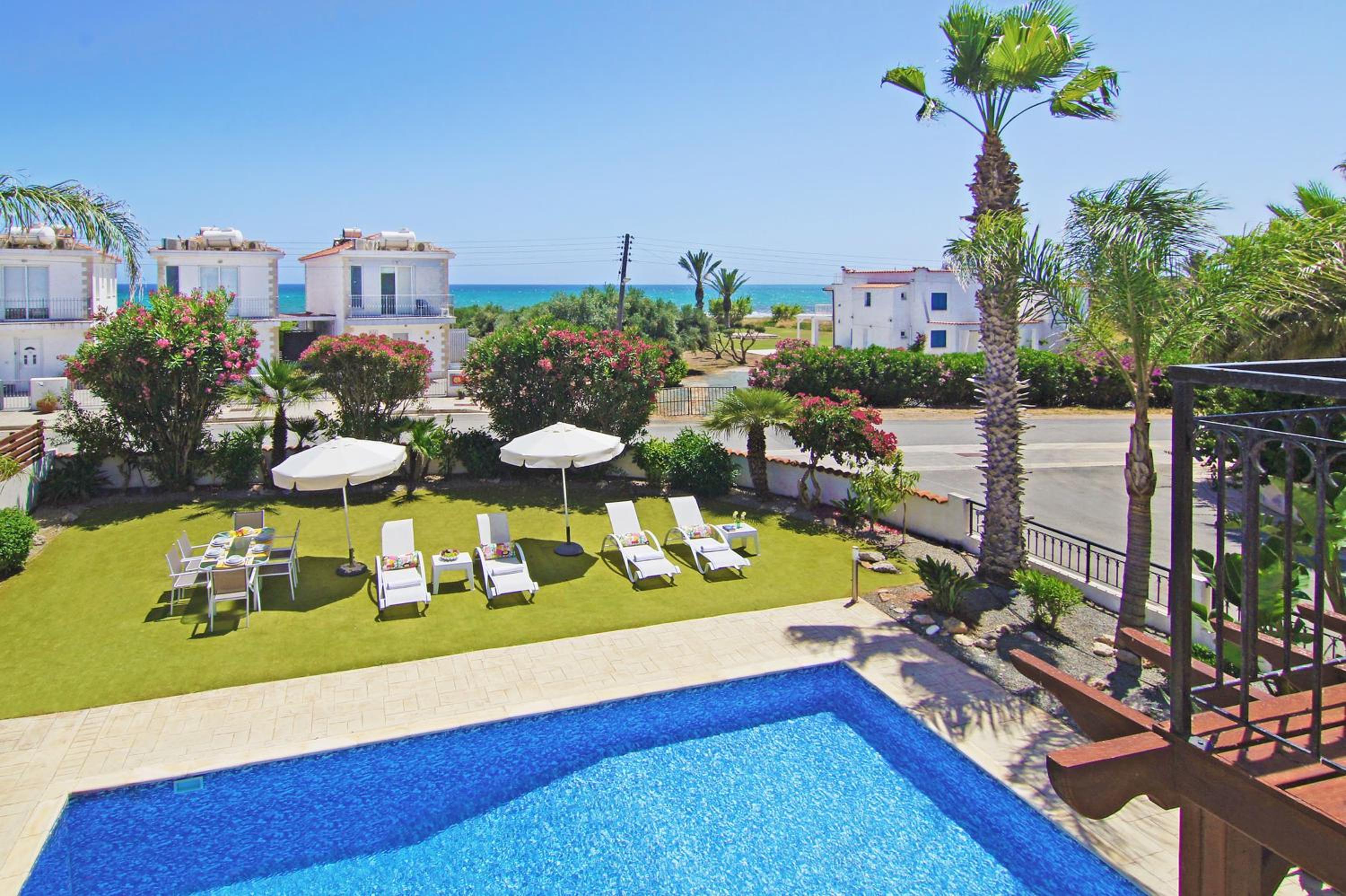 Villa Basil - 50m from Med Sea