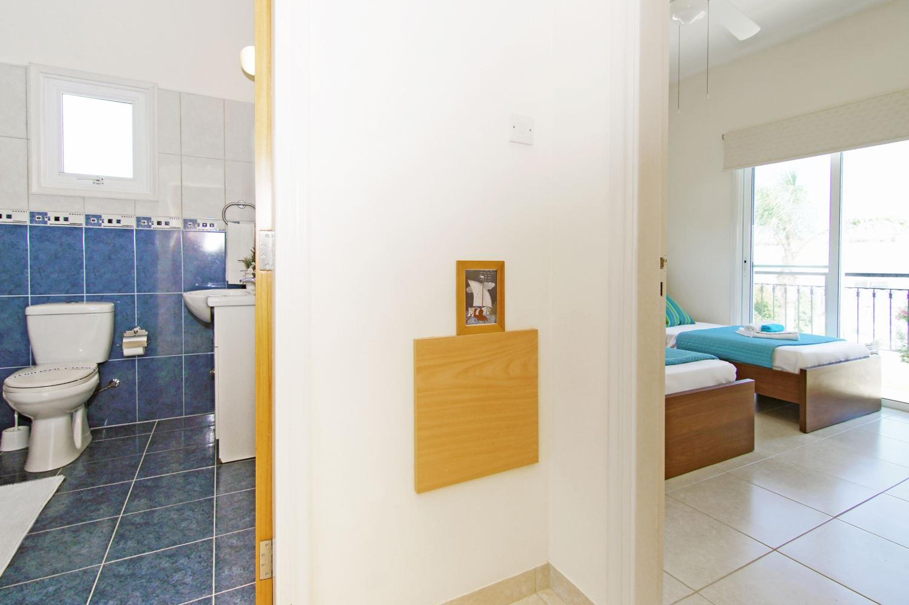 Villa Basil - 50m from Med Sea