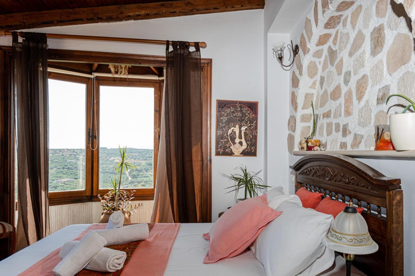 Elia Woodstone Houses photo 4