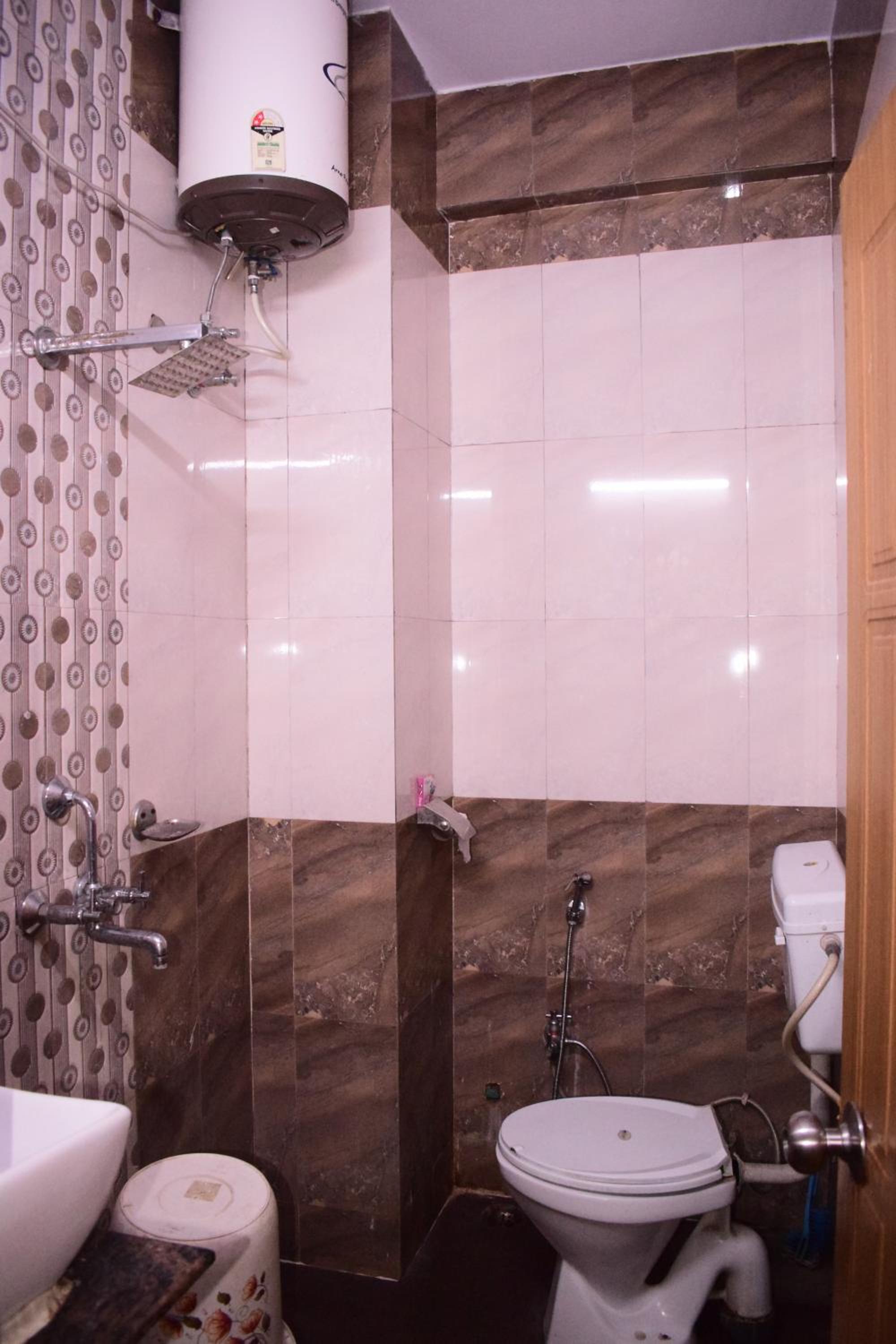 DS Residency-Near Varanasi Jn Railway station N Temples-Parking-Free Wi-Fi view 5