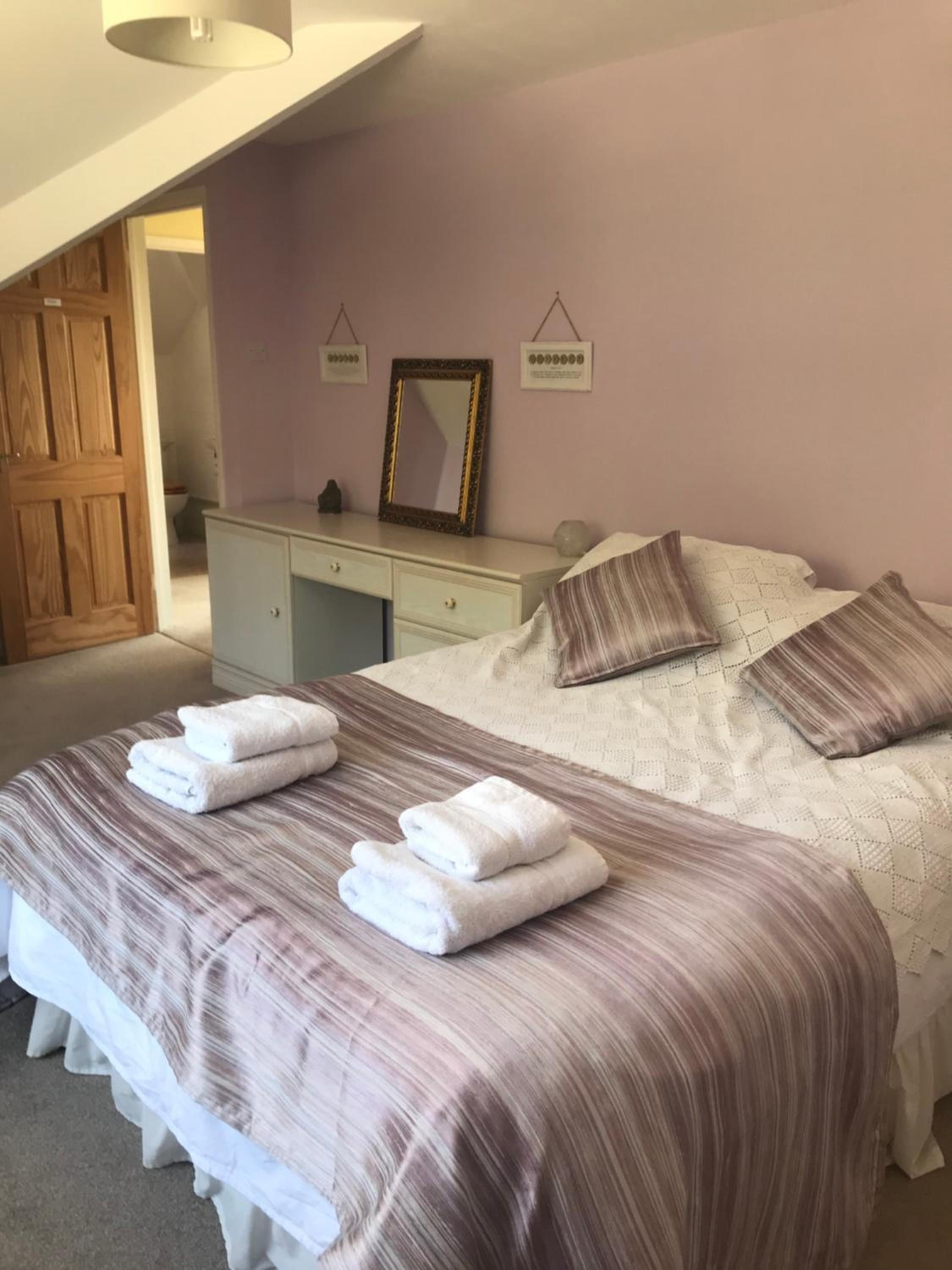 Healing Waters Sanctuary, Peaceful Retreat House, Glastonbury