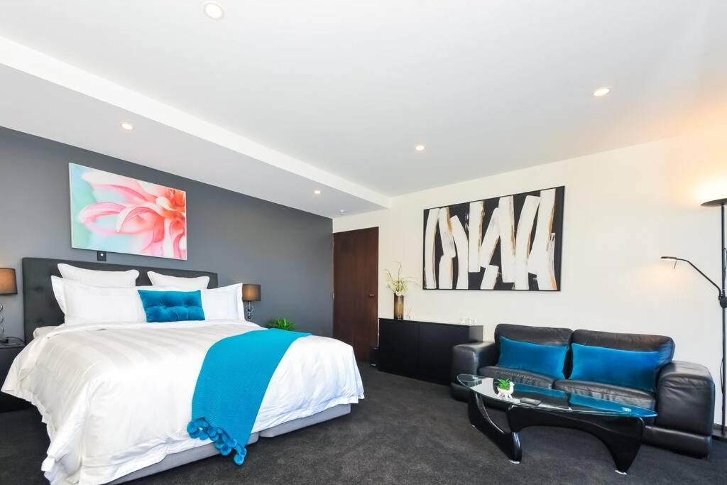 Lovely Apartment- Amazing Lake & Mountain Views view 4