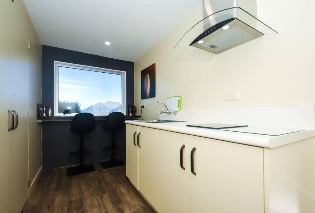 Lovely Apartment- Amazing Lake & Mountain Views view 5
