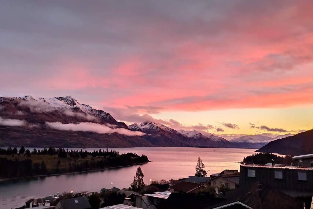 Lovely Apartment- Amazing Lake & Mountain Views view 2