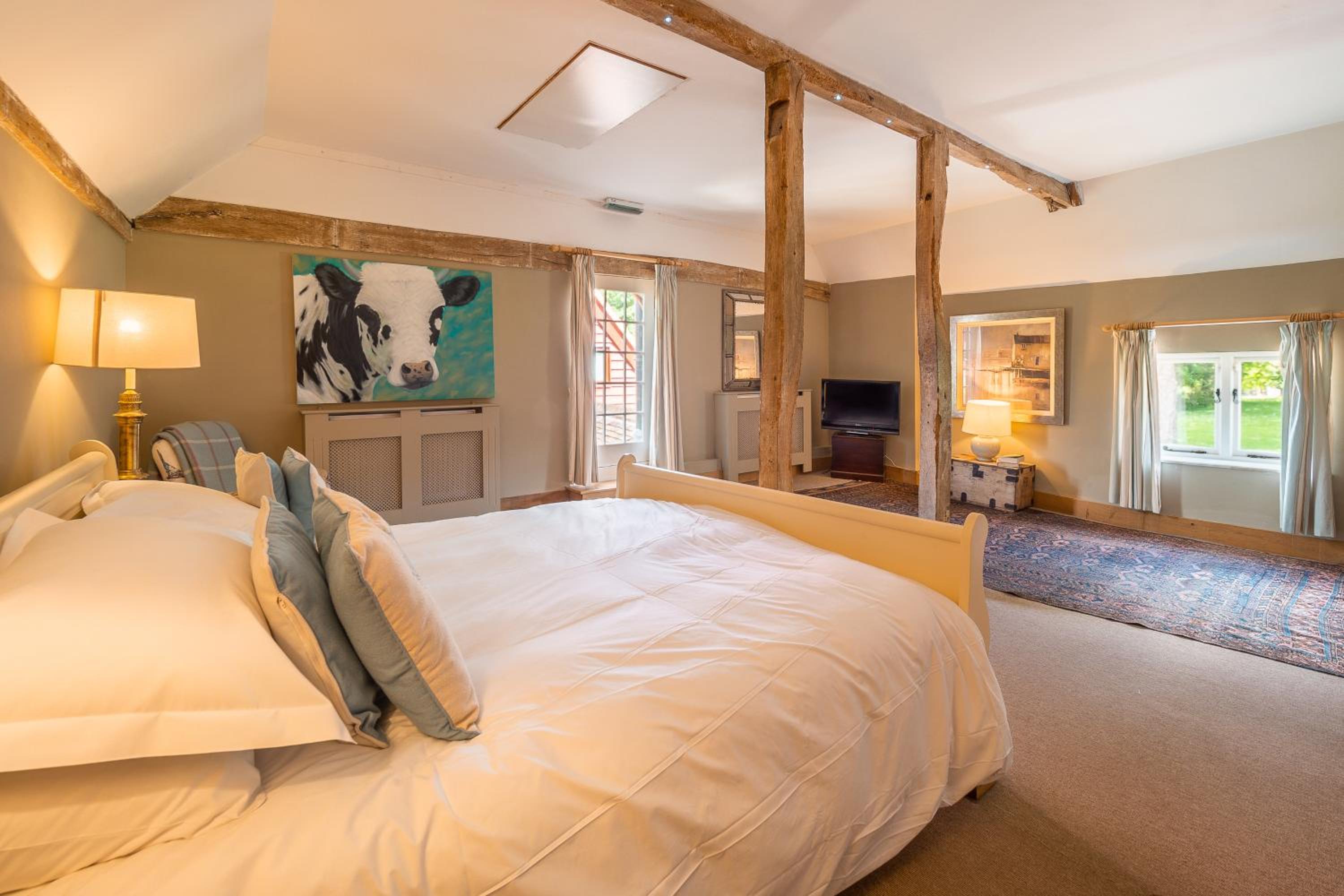 Stylish luxury cottage in historic country estate - Belchamp Hall Coach House view 2
