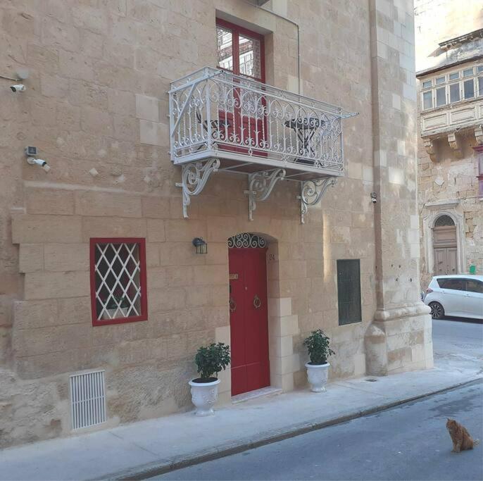Cozy Corner House in Valletta - Authentic! view 3
