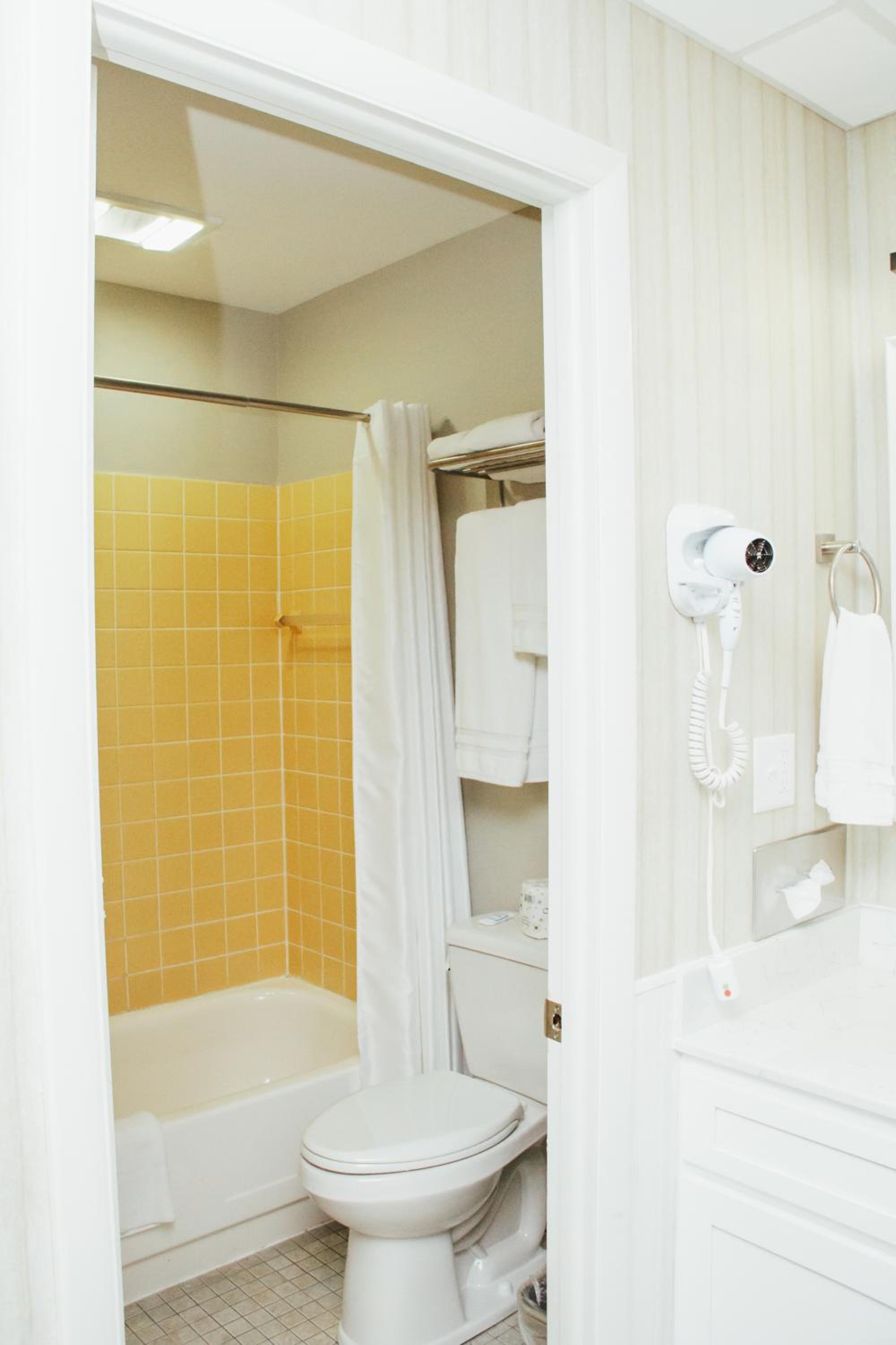 Country Squire Inn and Suites - Property Image 6