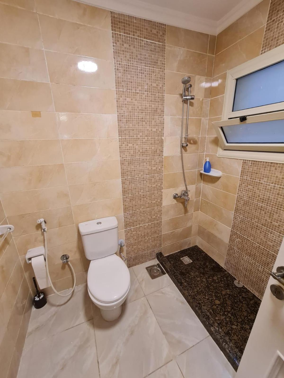 Freshly Modern Renewed 3BR Full AirCod Dar masr Qornfel view 3