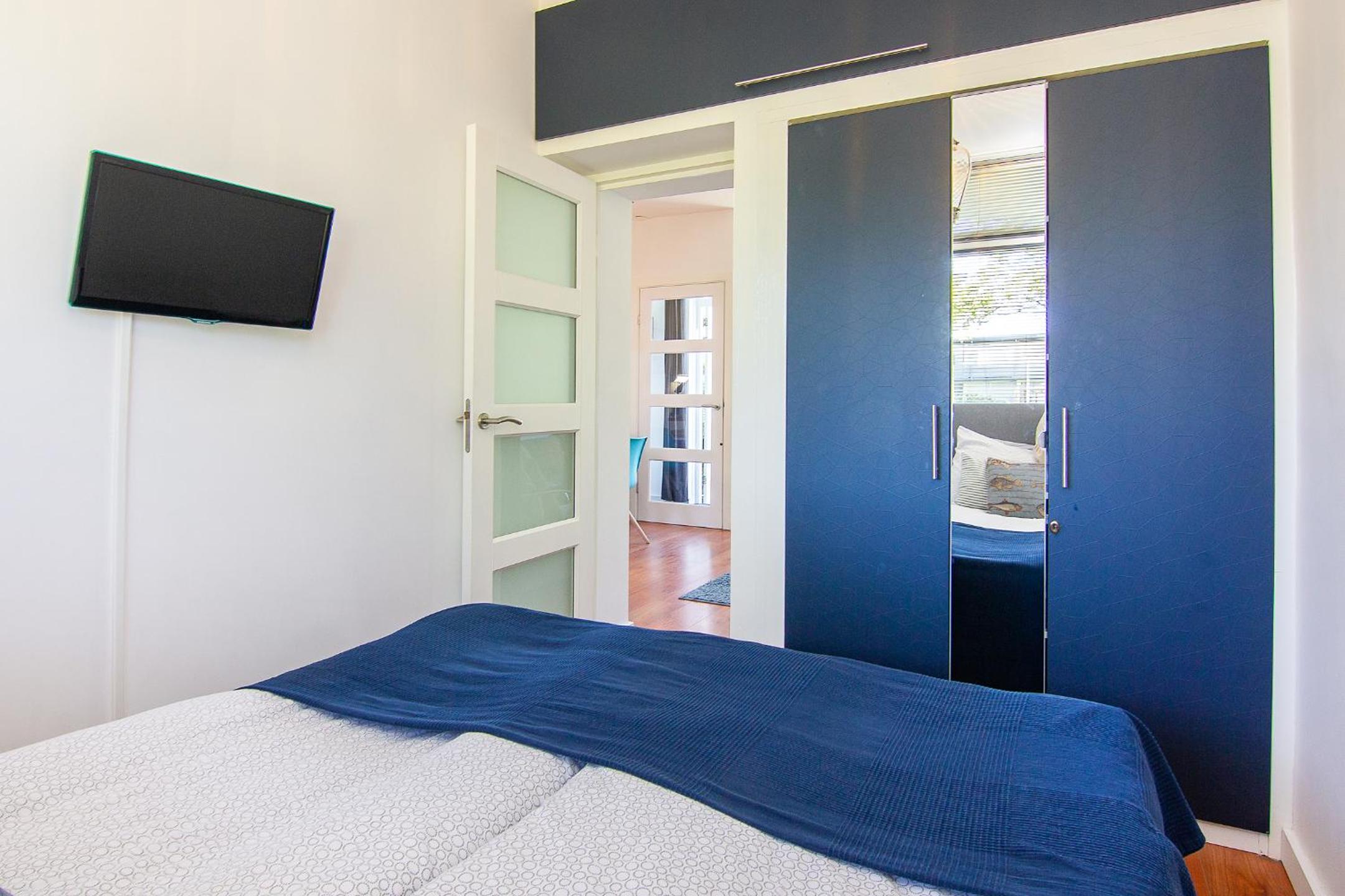 Appartement De Zeemeermin, Free parking