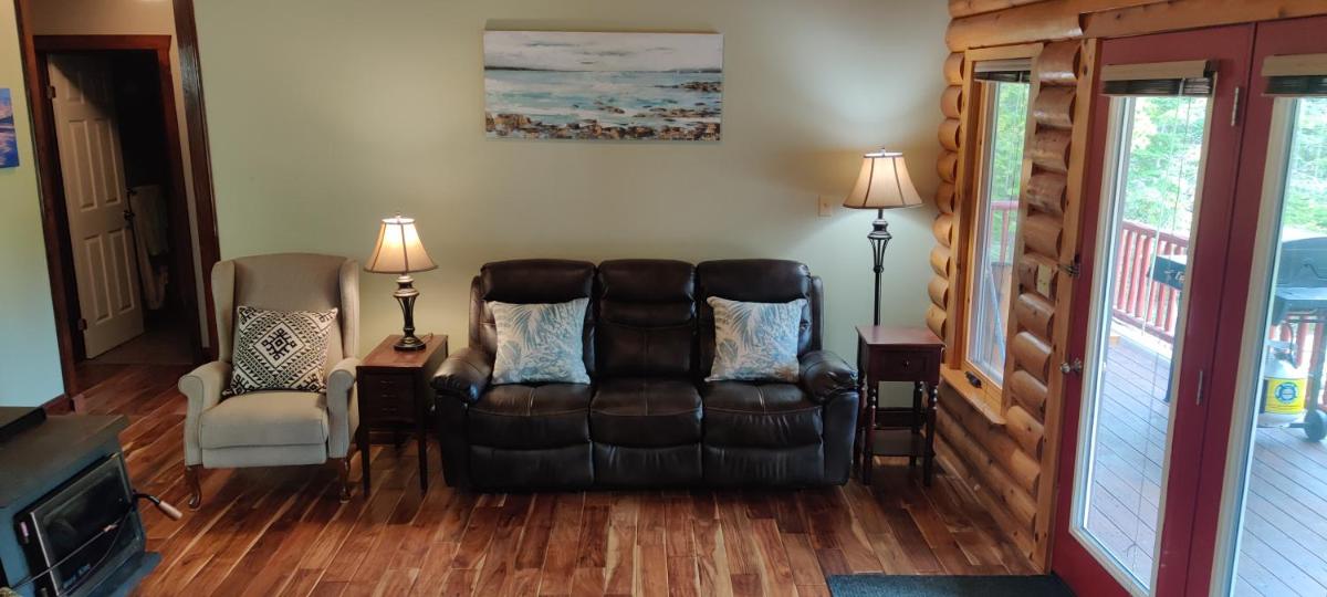 Tobermory Peaceful Private Entire Cottage Log Home Spacious Fully Equipped view 2