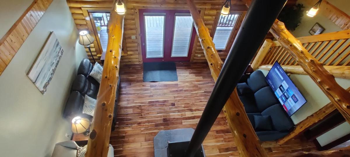 Tobermory Peaceful Private Entire Cottage Log Home Spacious Fully Equipped view 4