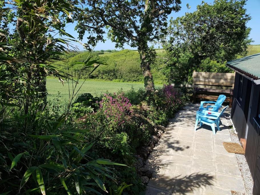 The Old Potting Shed with hot tub. Colan, Newquay. view 3