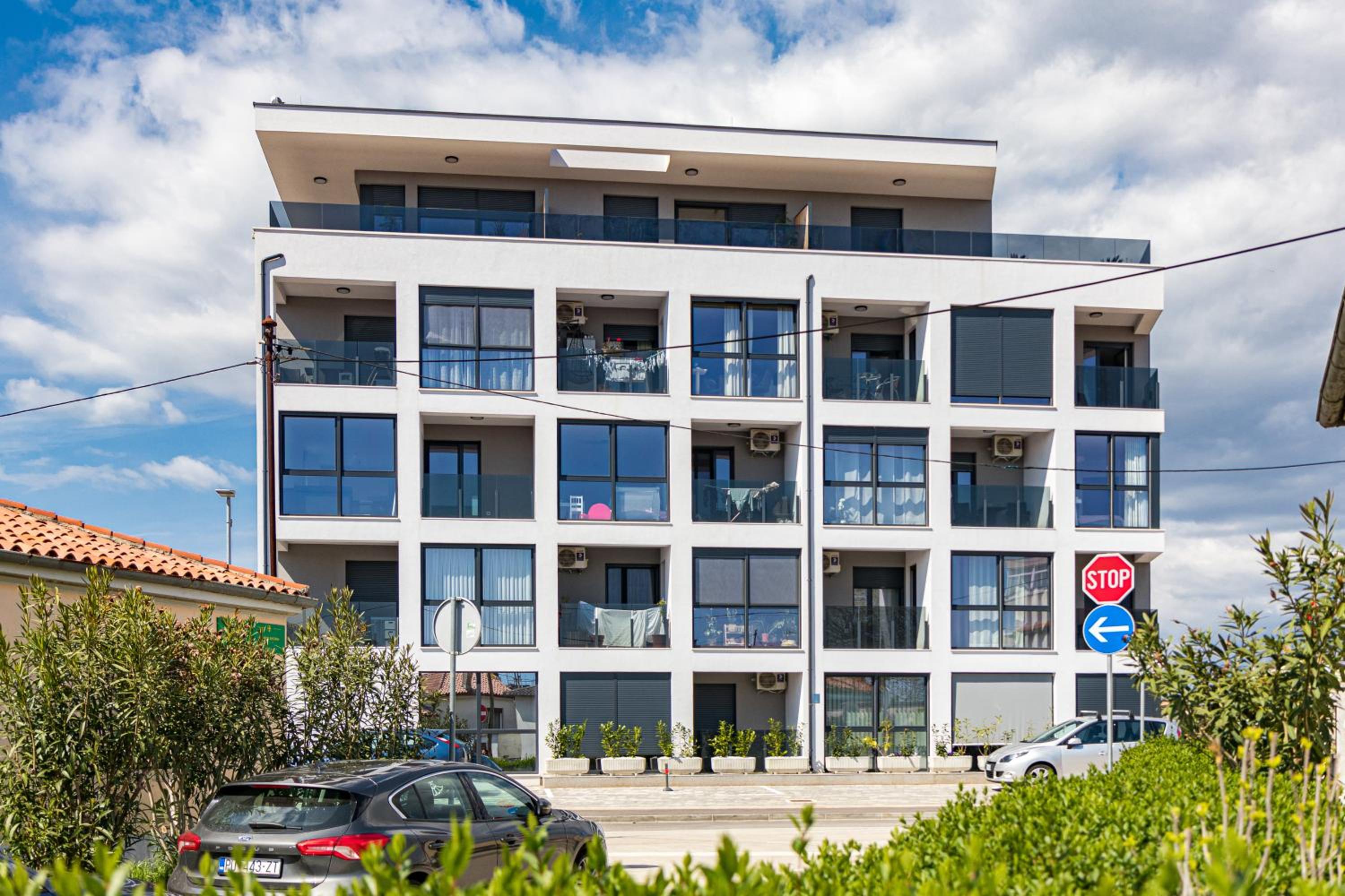 Hotel Enjoy Pula - new apt with terrace and FREE parking garage - Image 1