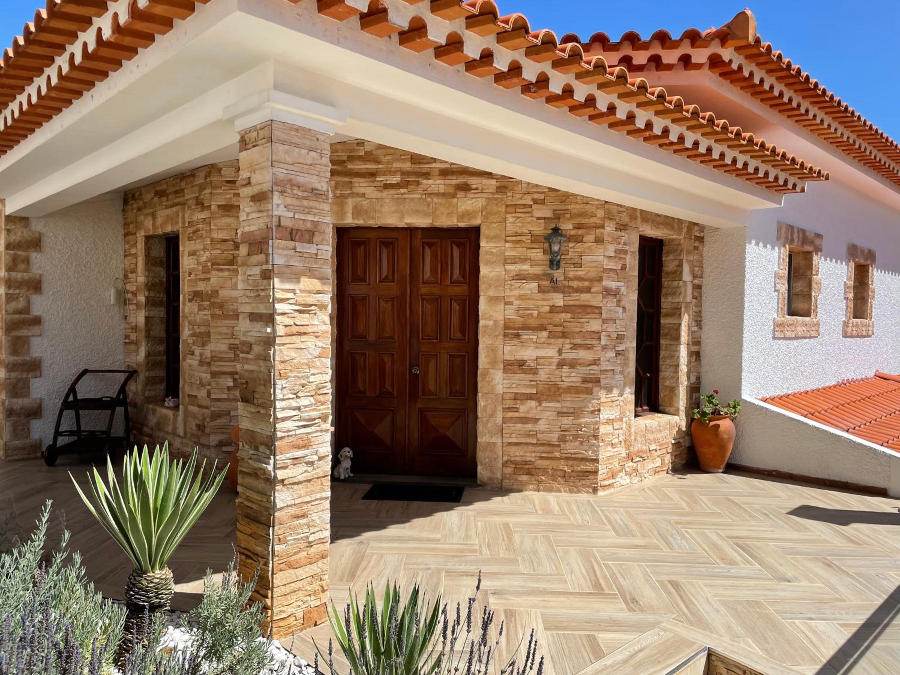 Hotel Villa Isabela - Car Rental for Free - Image 1