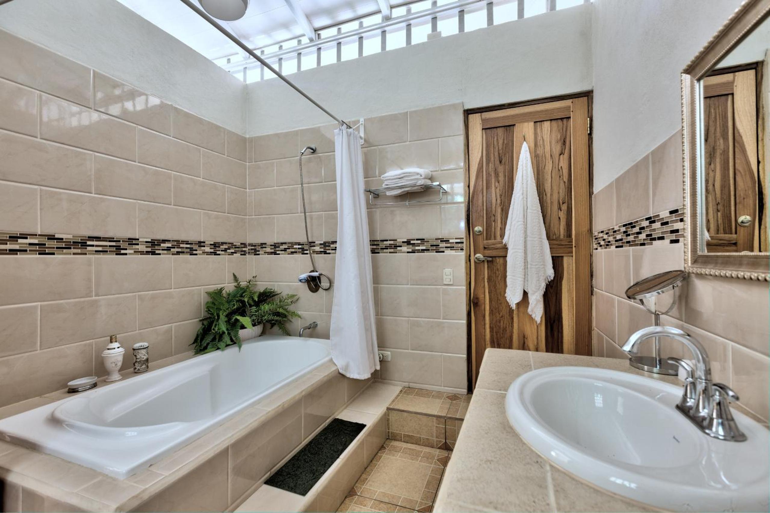 Casa Mariposa 2 BR in Playa Chiquita