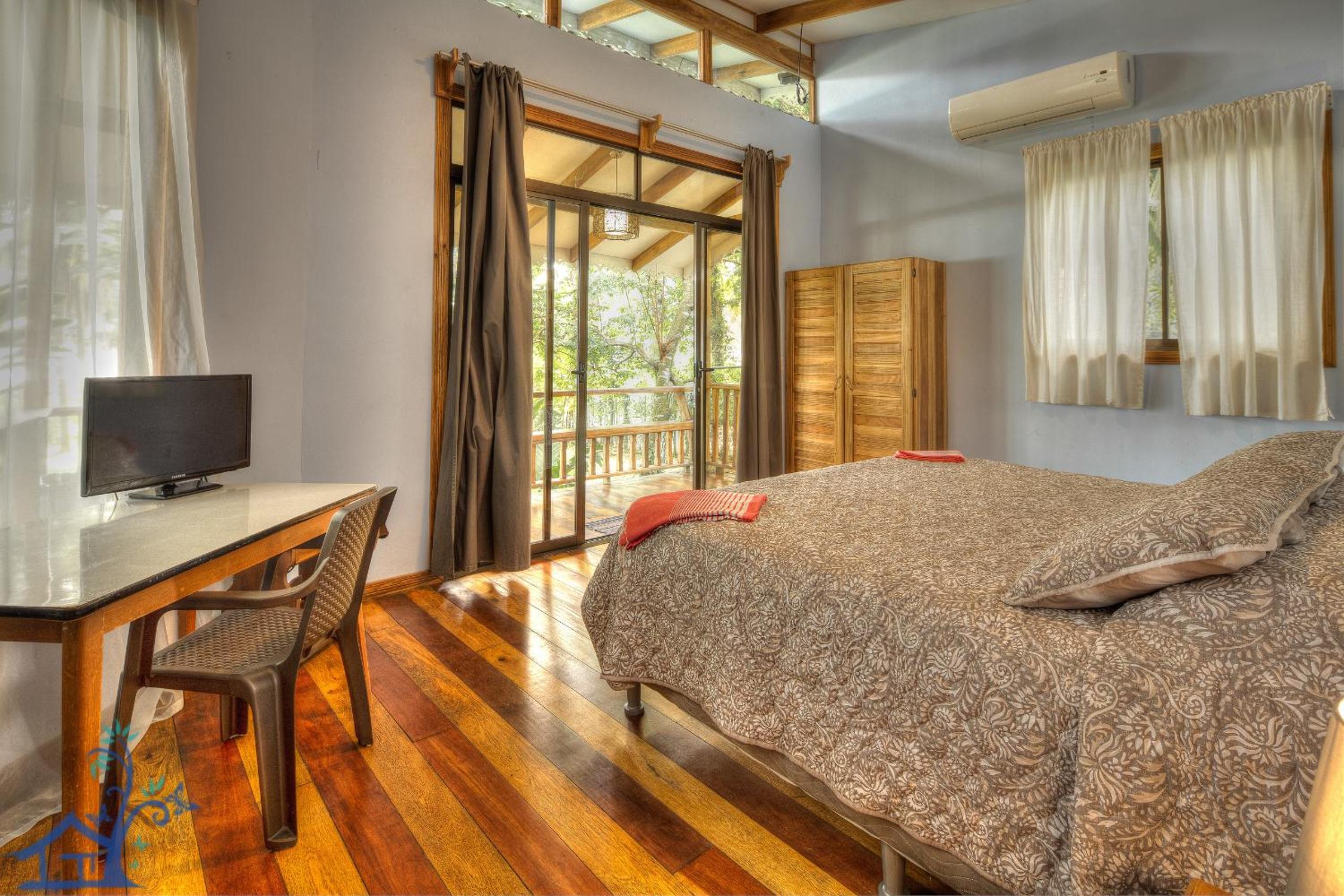 Beachfront Villa Starfish w AC and POOL