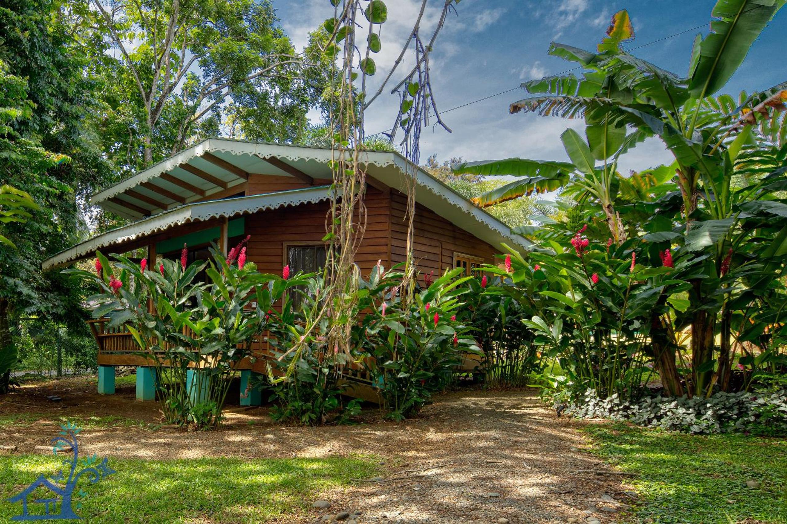 Beachfront Villa Starfish w AC and POOL