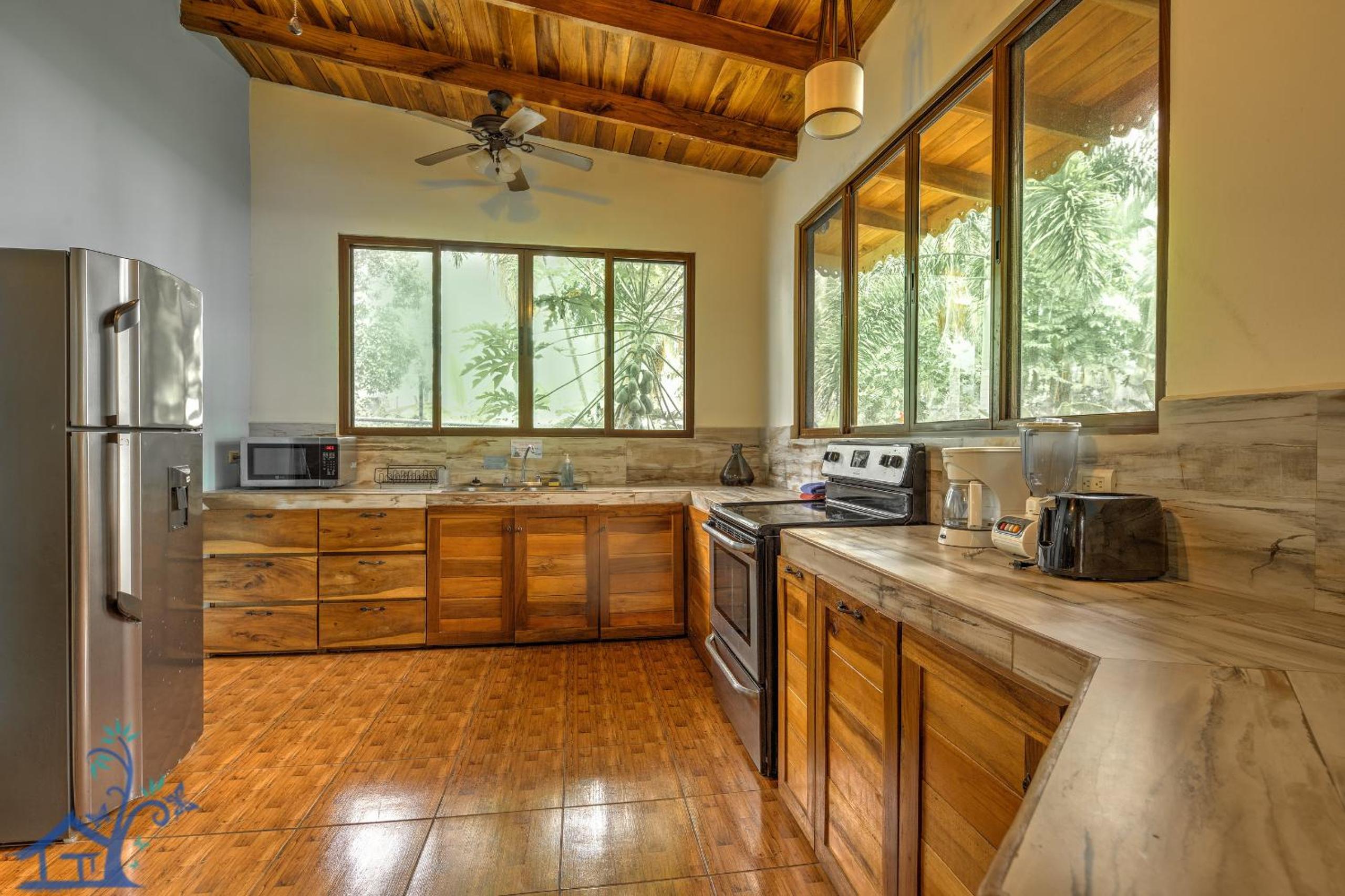 Beachfront Villas Puerto Viejo w AC and POOL