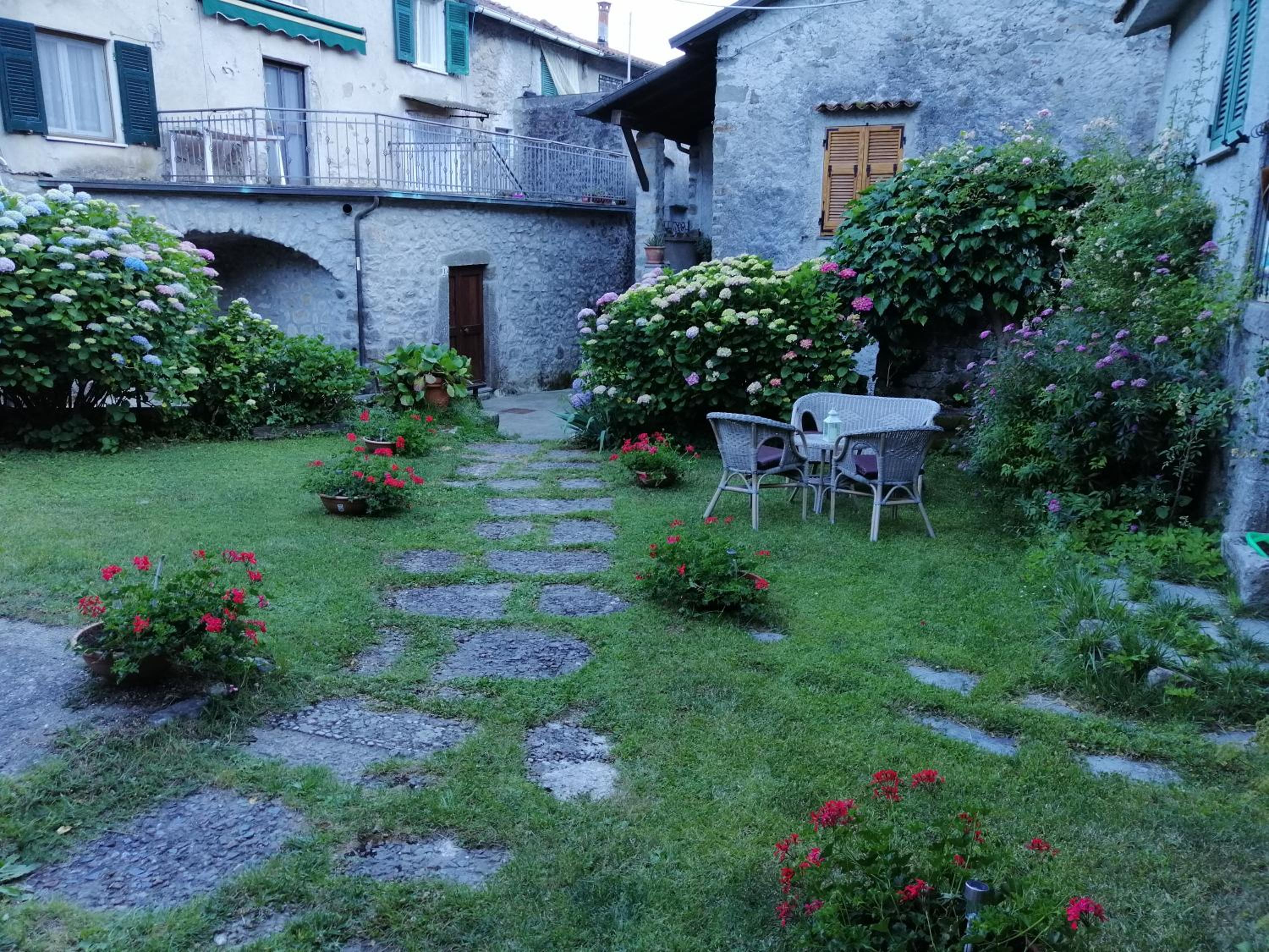 Photo 6