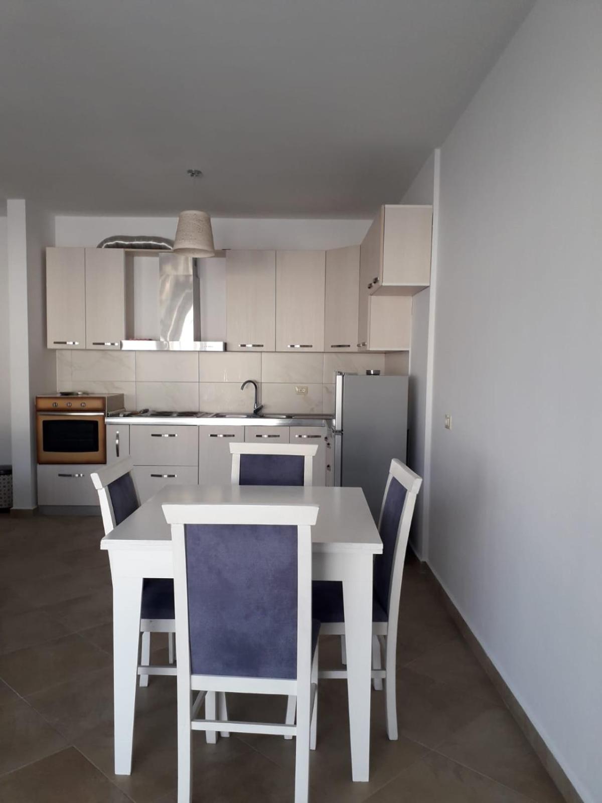 Center-sea view apartament,Sarande