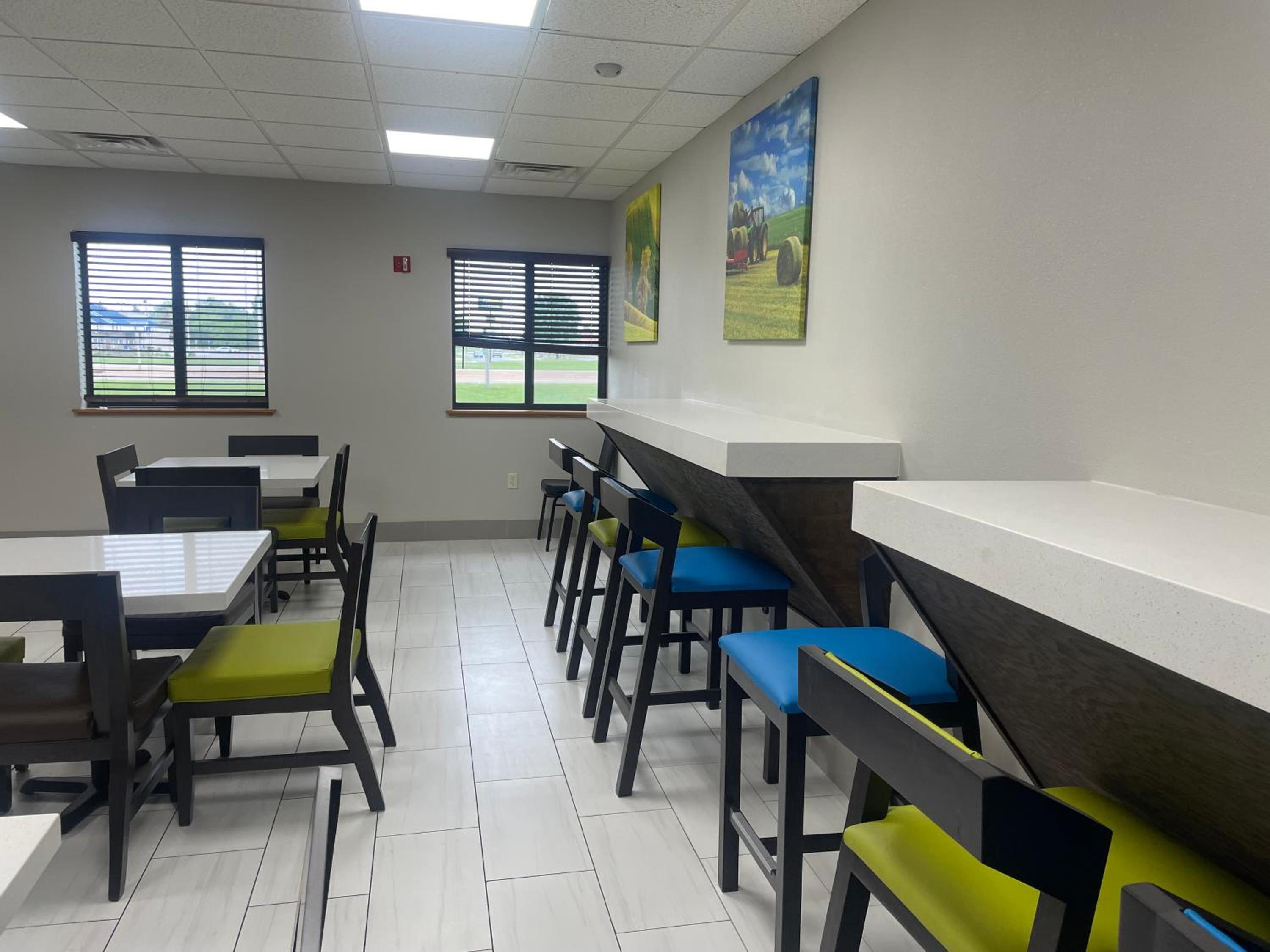 Tomah Vacations - Clarion Pointe Tomah - Property Image 2