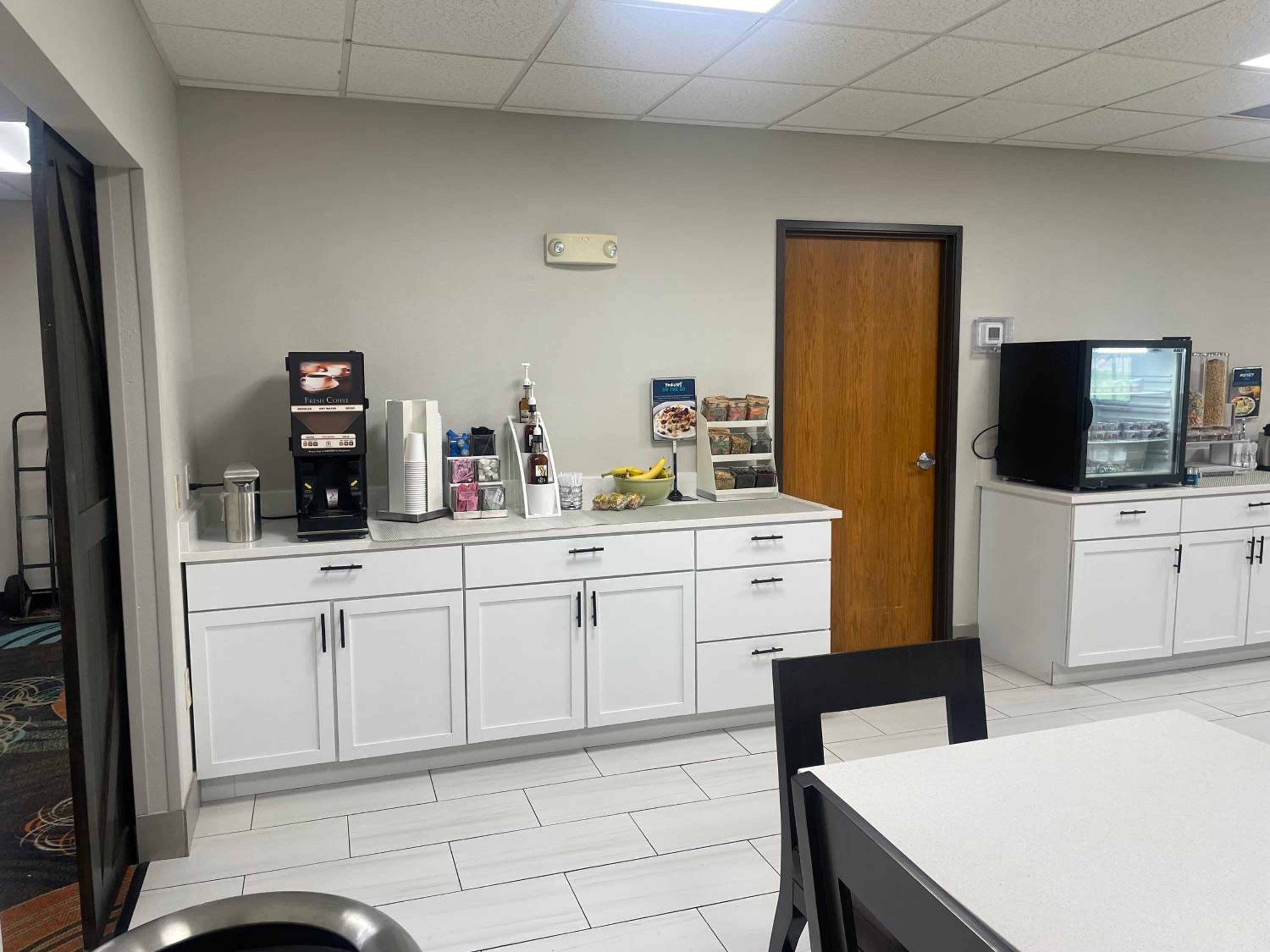 Tomah Vacations - Clarion Pointe Tomah - Property Image 3