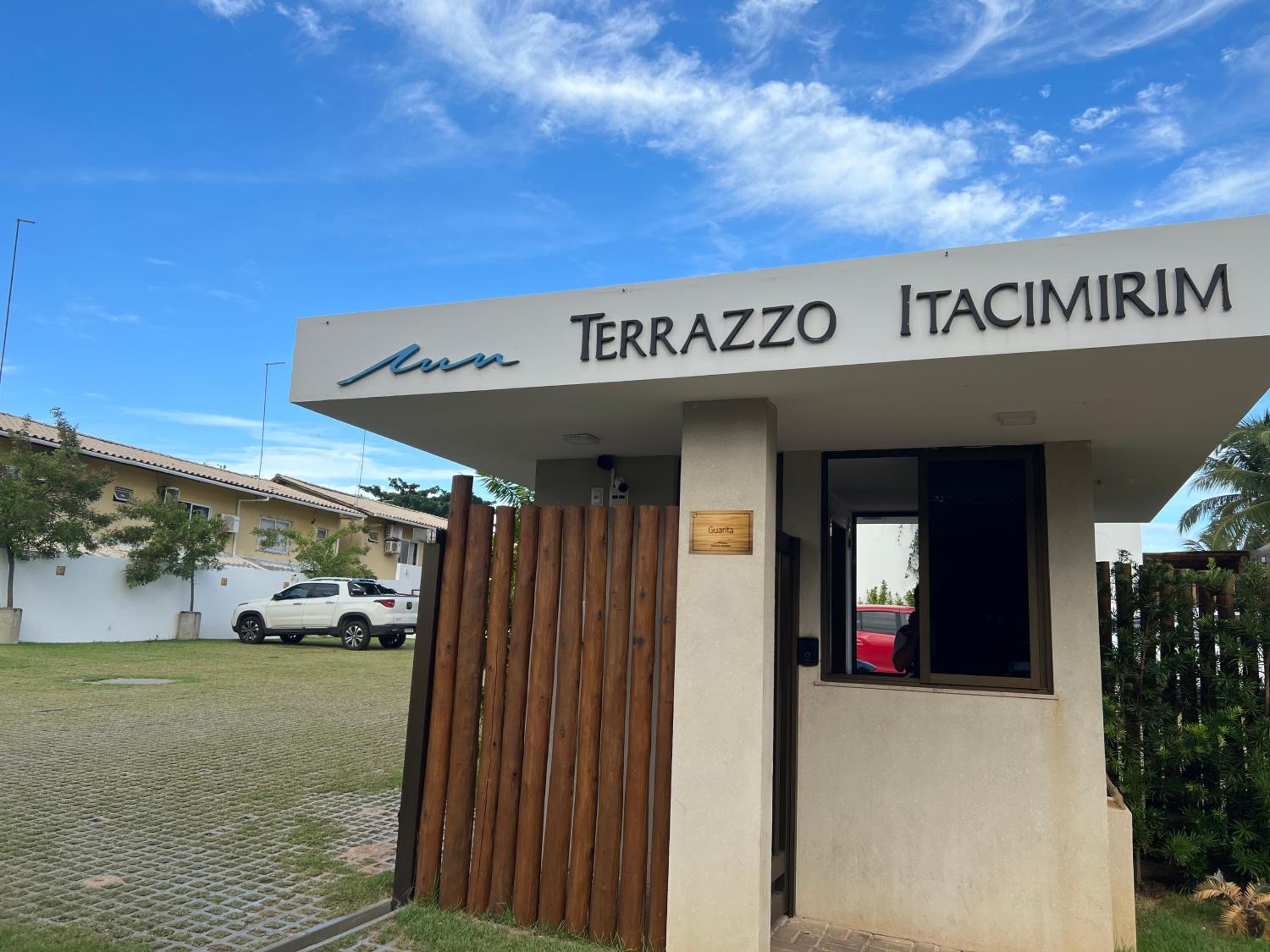 Ibiza- Mar& Lazer 3 suítes Itacimirim pé na areia