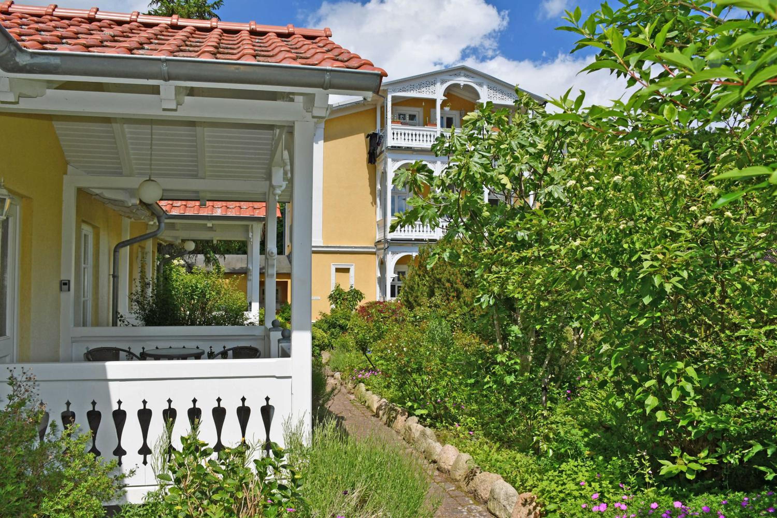 DEB 043 Ferienwohnungen im Ostseebad Göhren Landhaus
