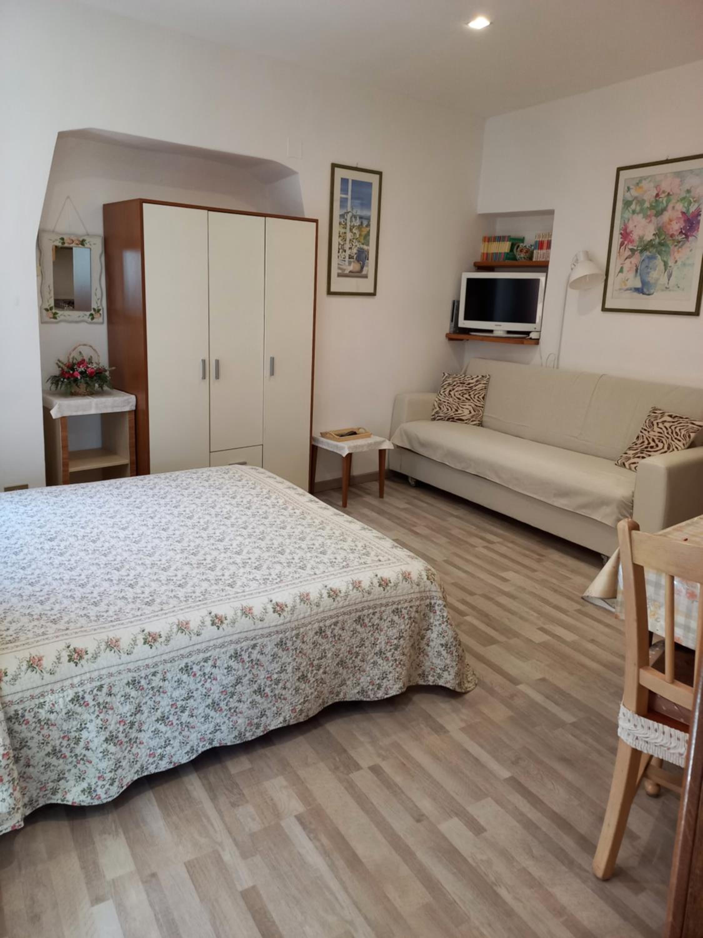 Bellagio Center Apartment n°12 view 5