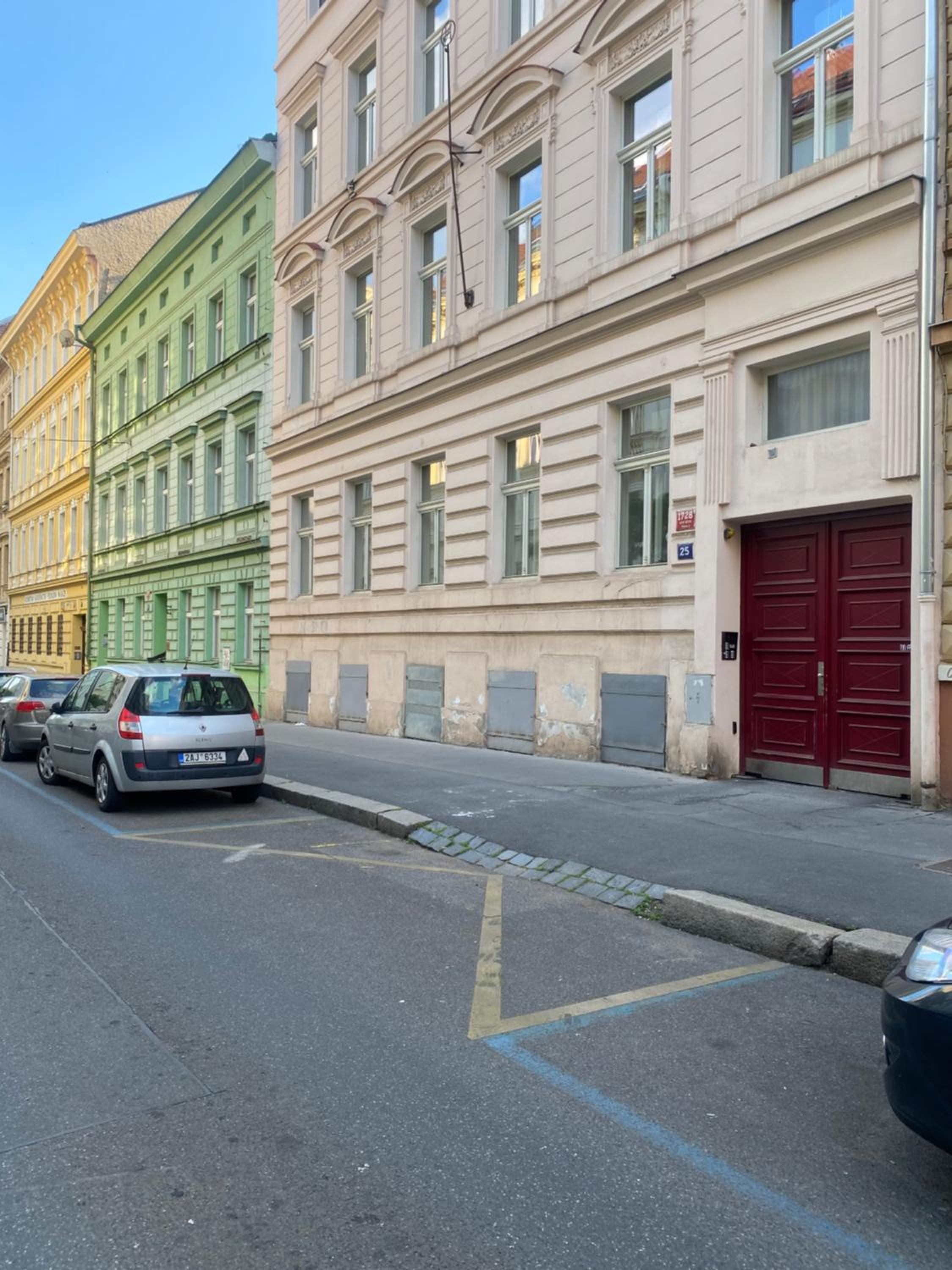 Designed apartment next to Vaclav square with terrace and private garage