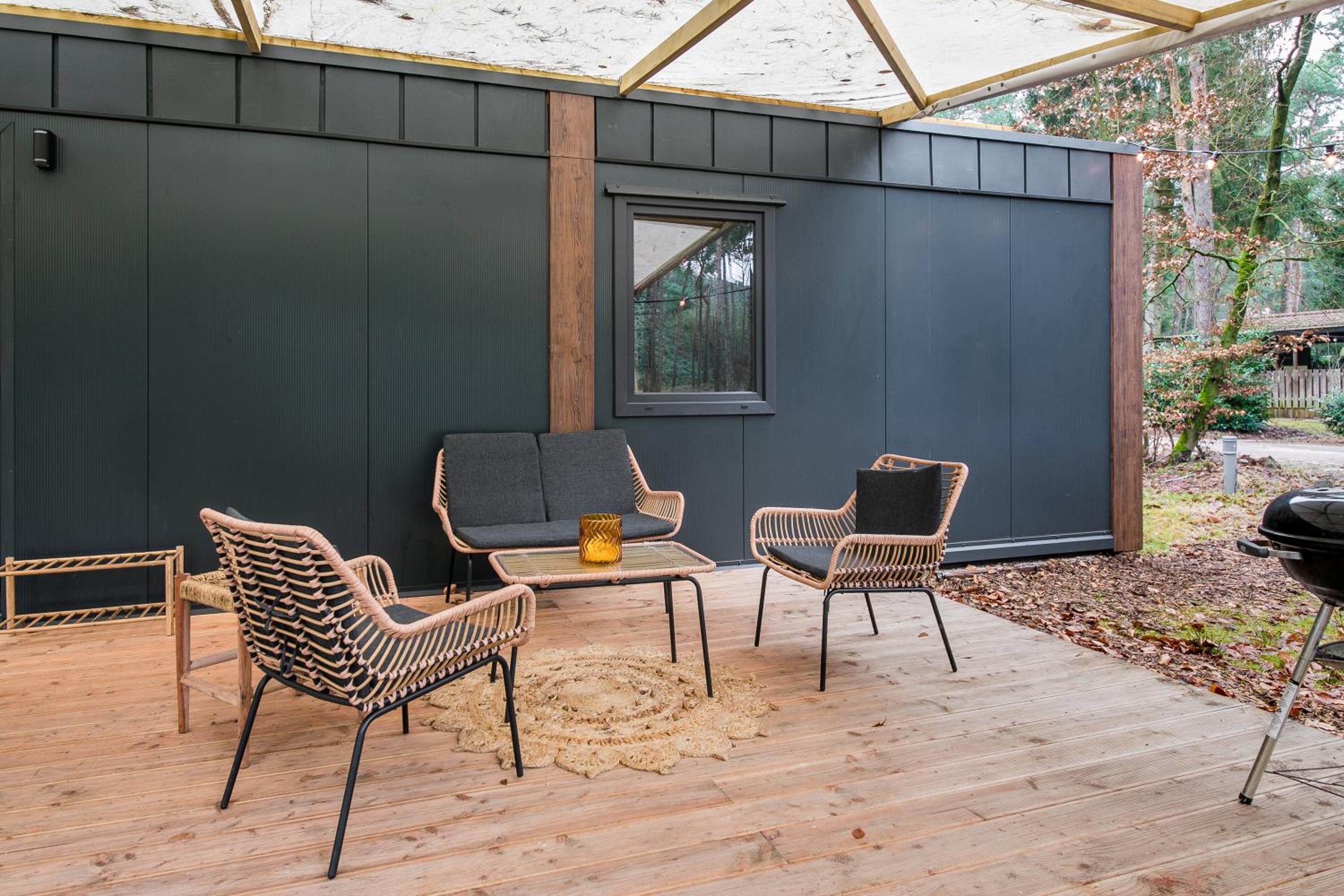 Cosy 4 pers chalet midden in bos op de Veluwe view 4