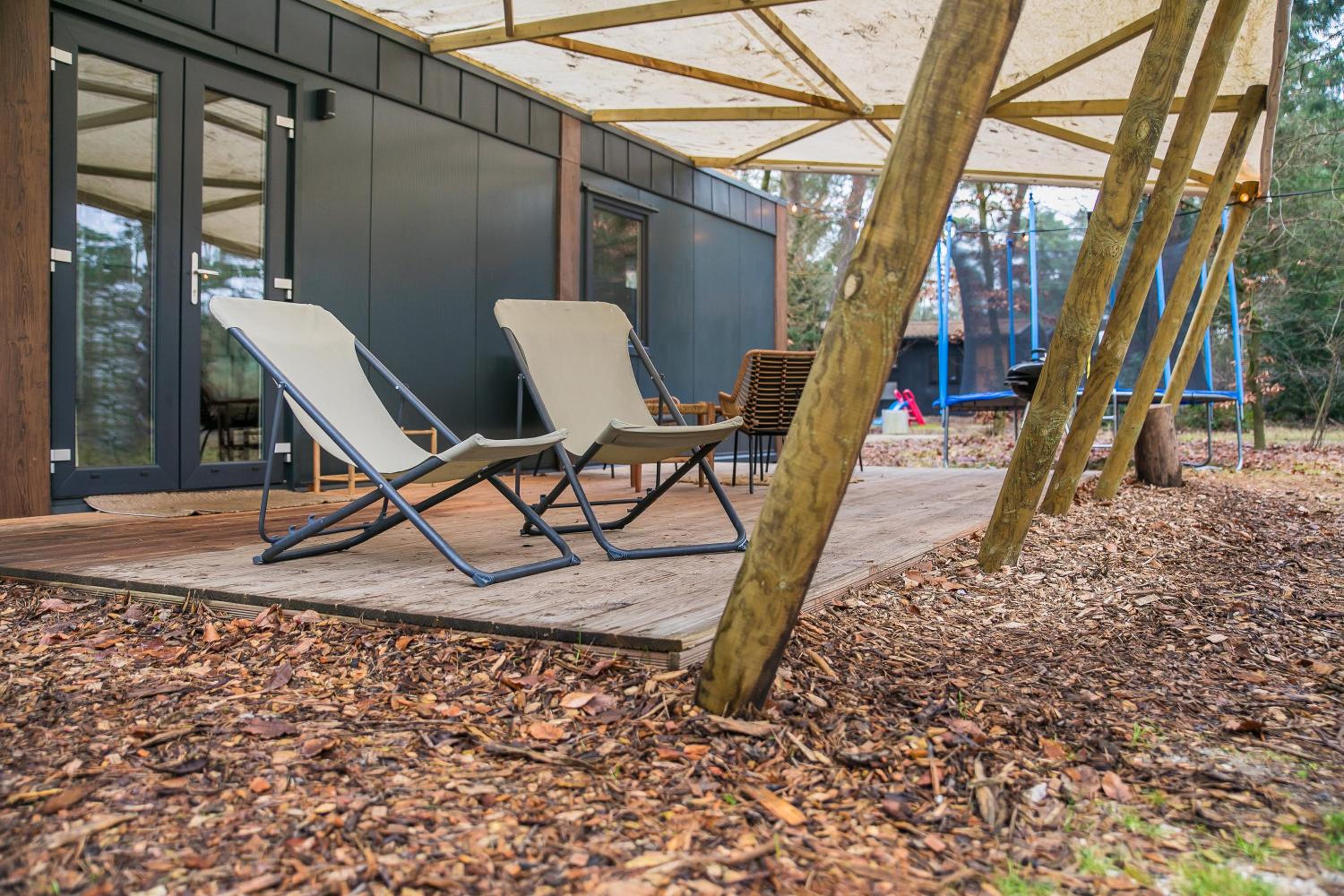 Cosy 4 pers chalet midden in bos op de Veluwe view 3