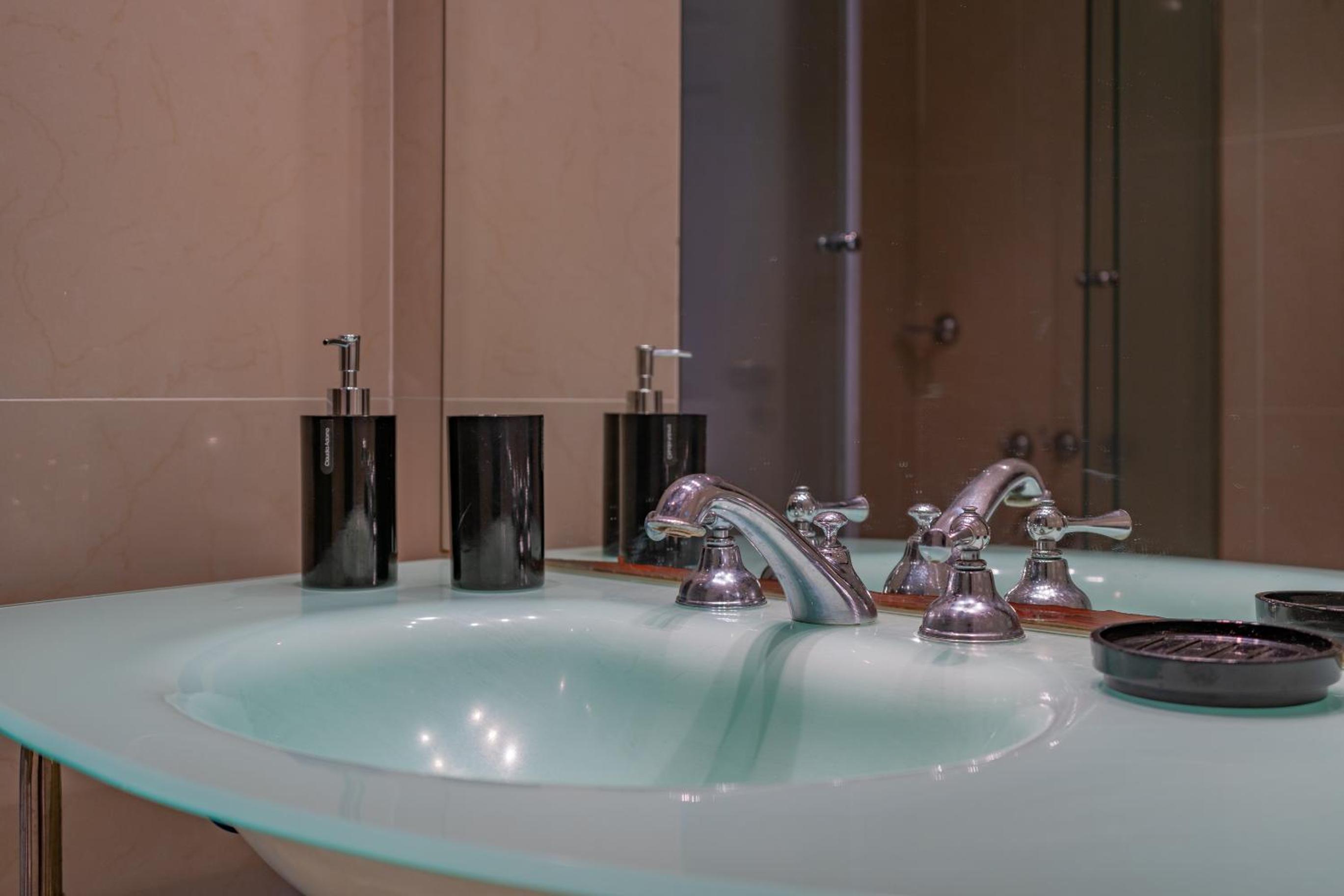 Departamento Varese Güemes Alta Gama Luxury 4/5 Pax Vista Mar
