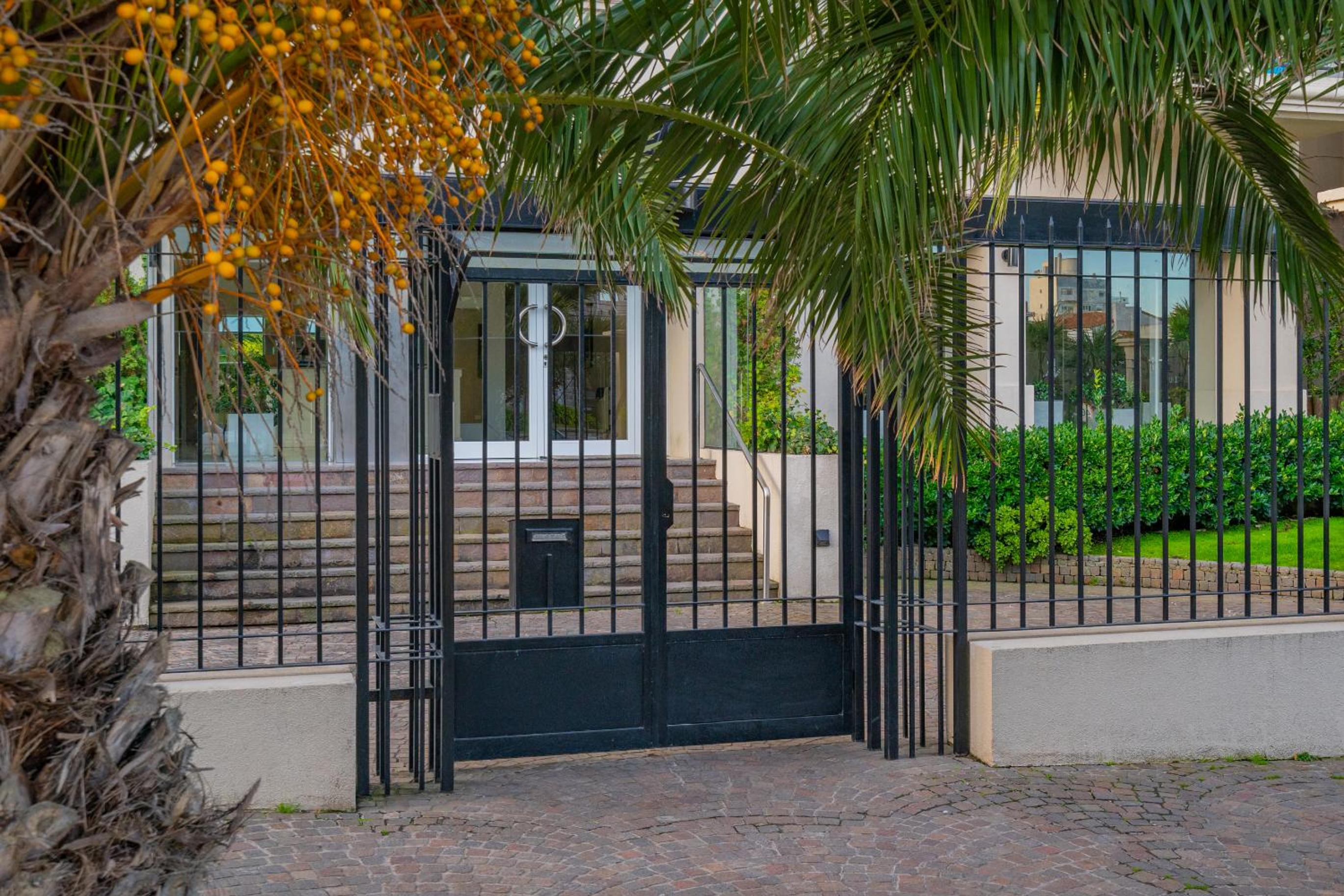 Departamento Varese Güemes Alta Gama Luxury 4/5 Pax Vista Mar