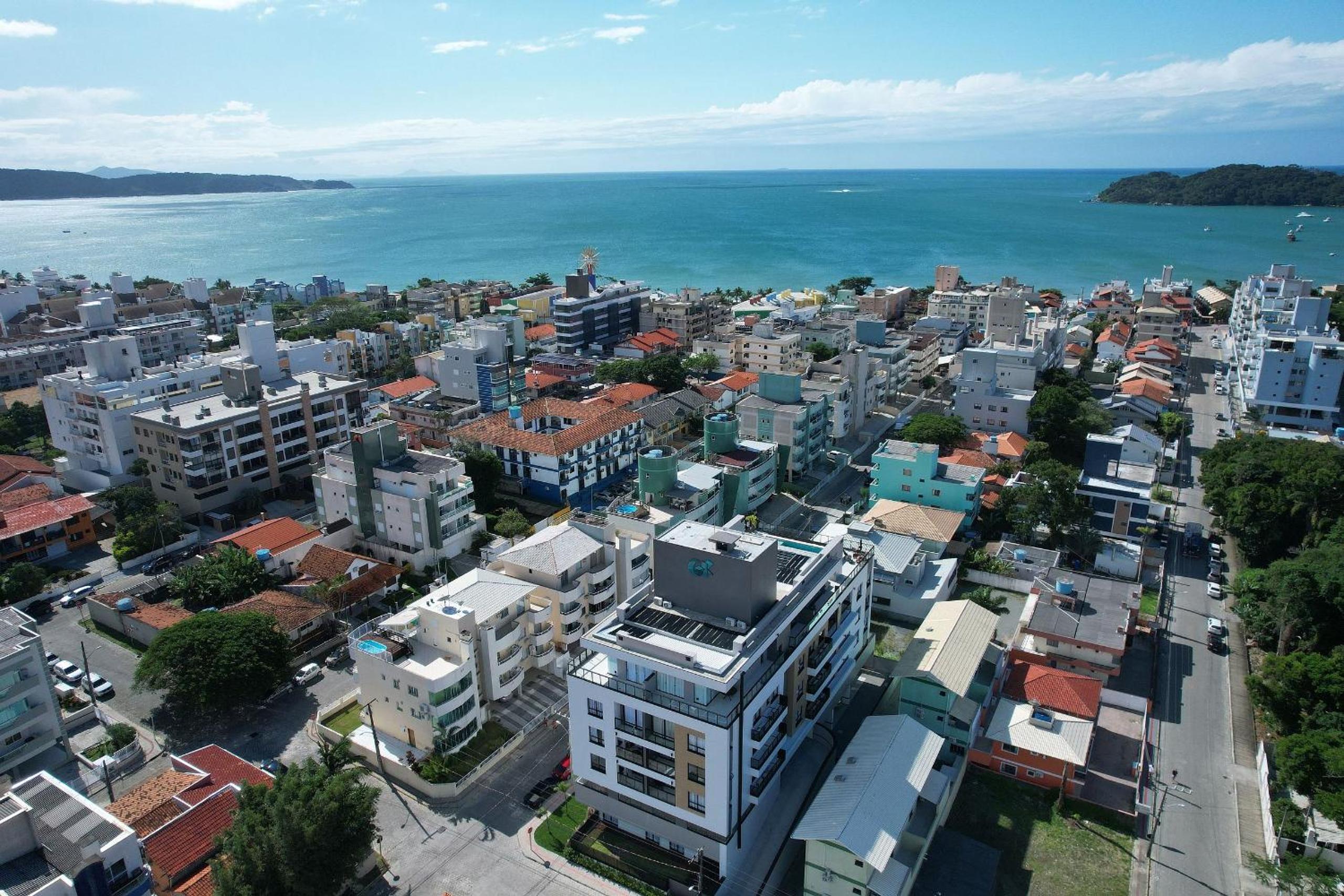 Adra 206 - Apartamento com 3 quartos - Centro de Bombinhas