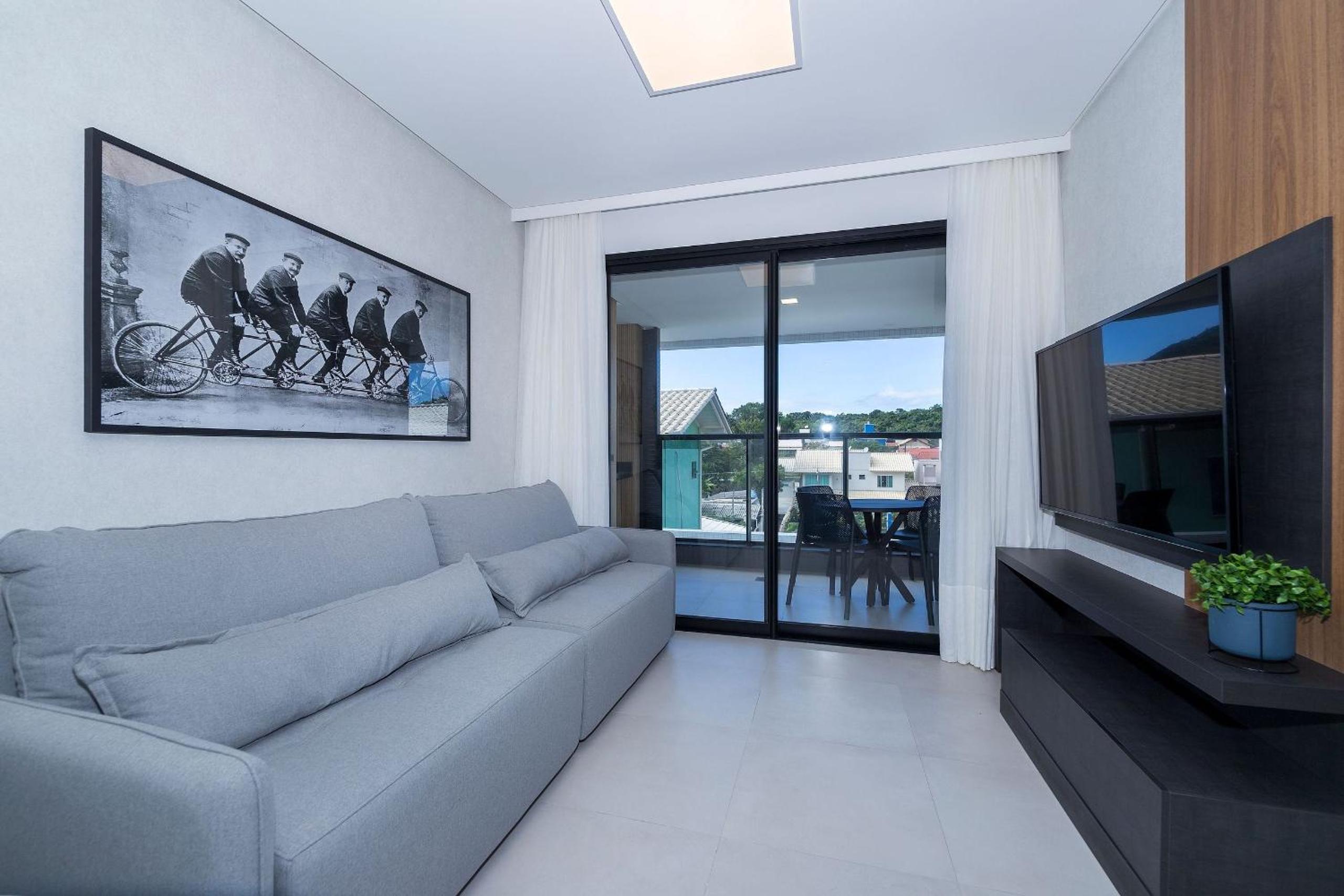 Adra 103 - Apartamento no centro de Bombinhas - Rooftop com piscina e academia - À poucos metros da praia view 3