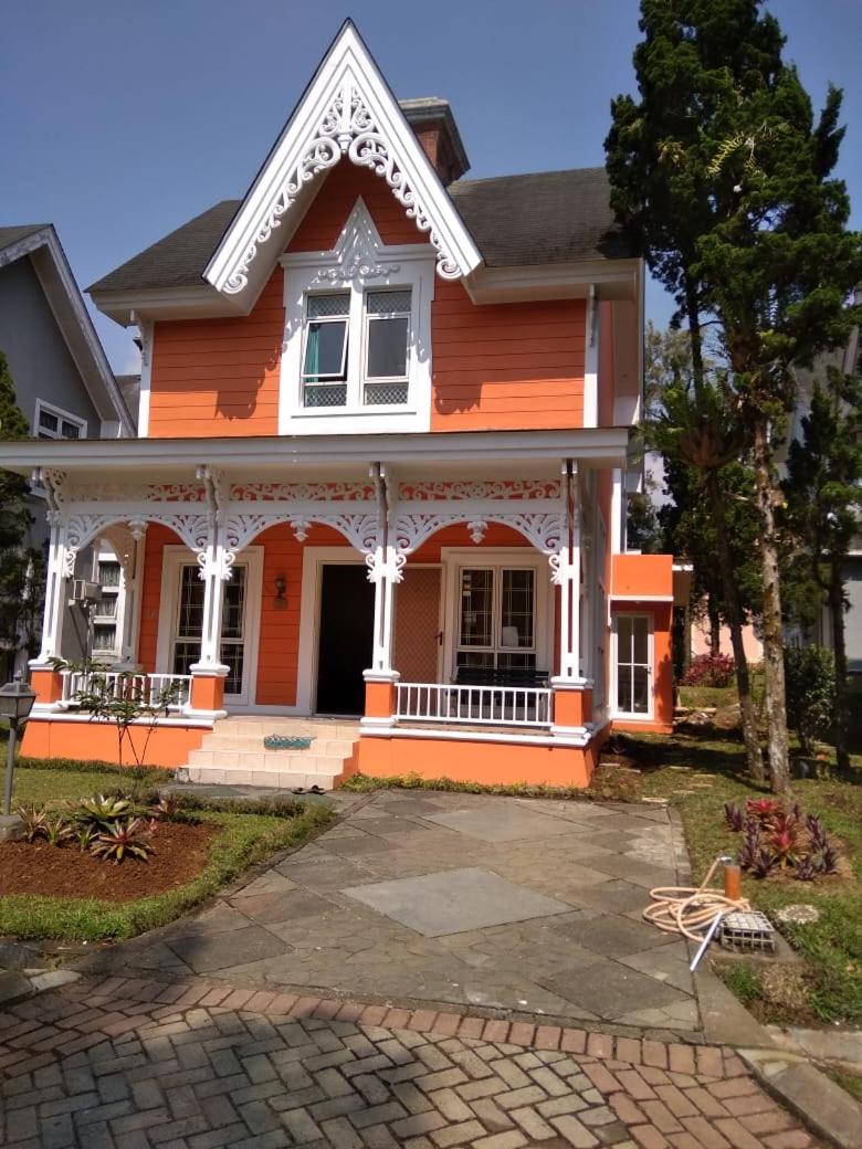 Zevannya Villa Kota Bunga view 3