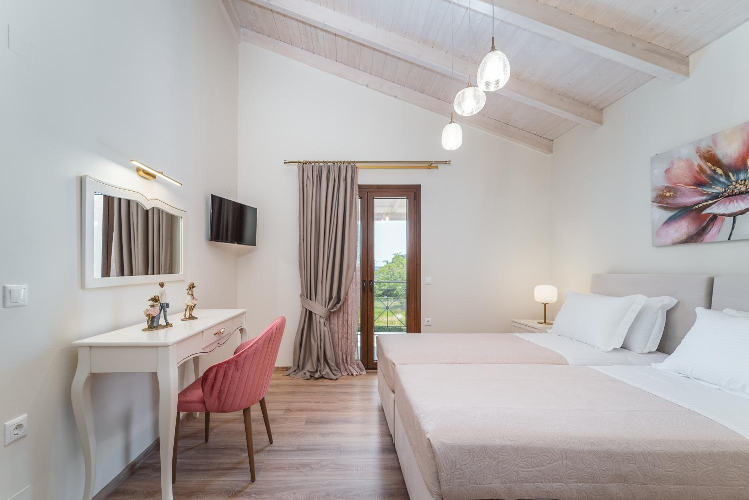 Vincenzo Suites