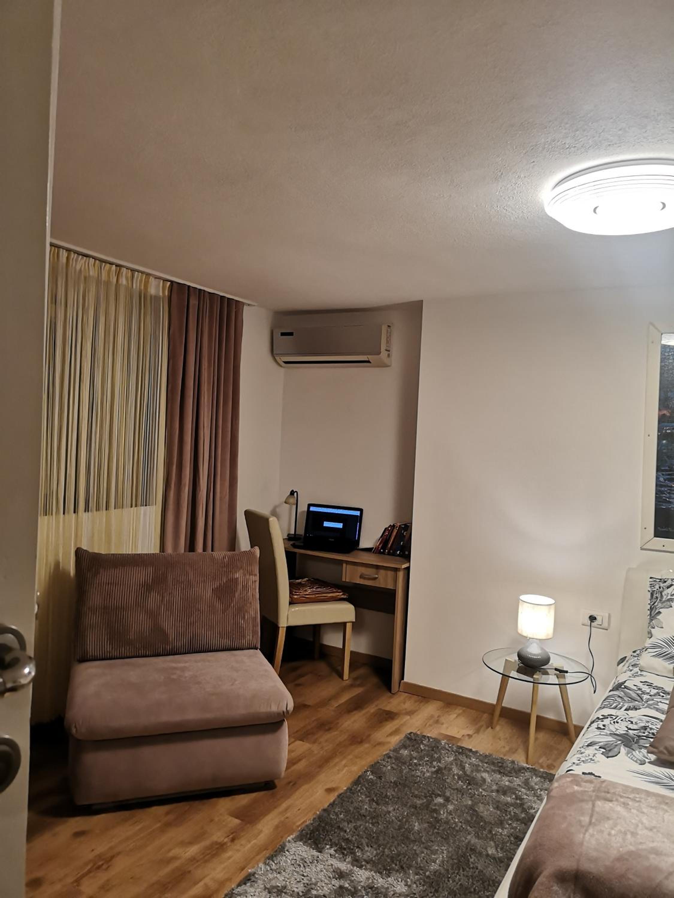 Photo 18