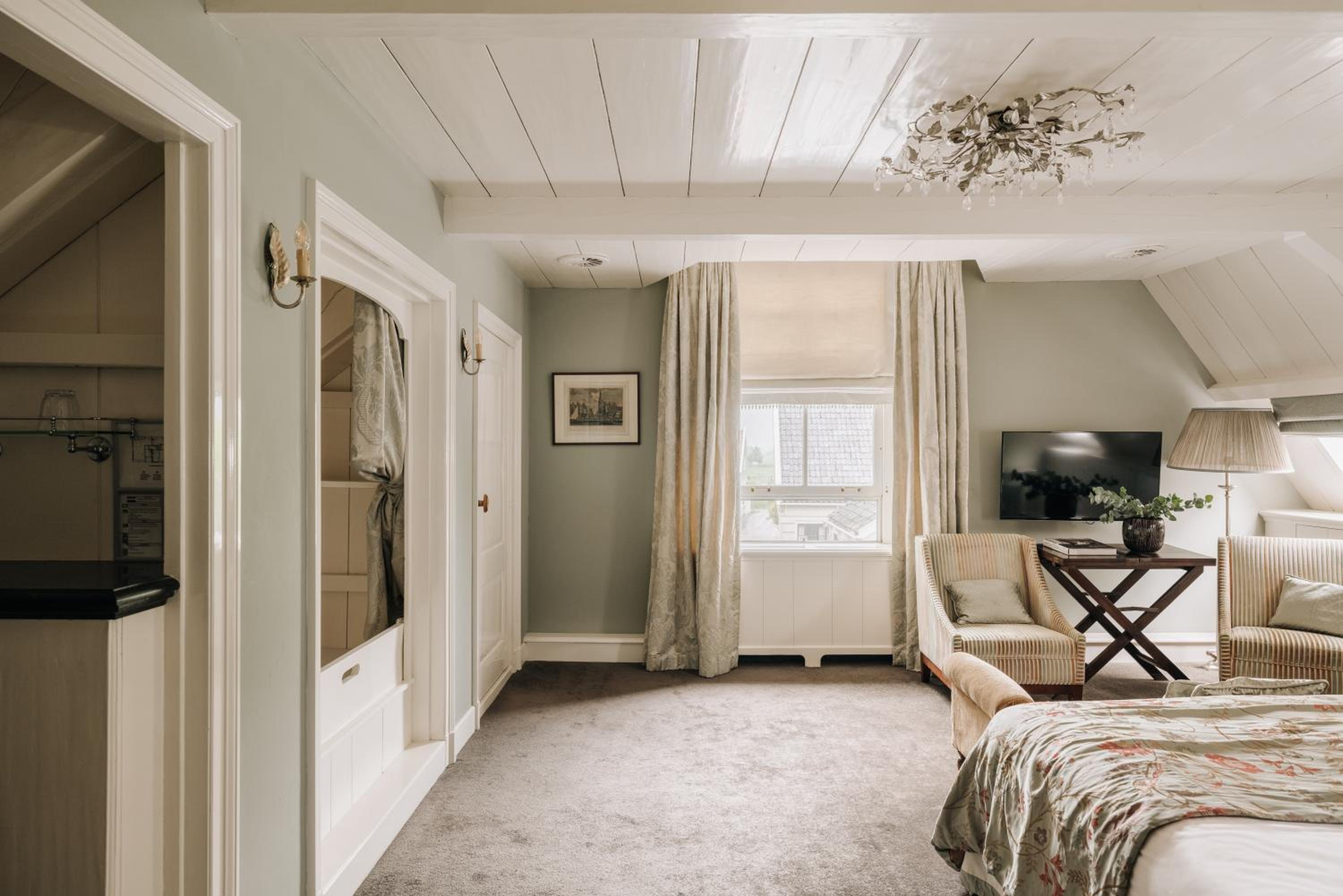 Inn on the Lake