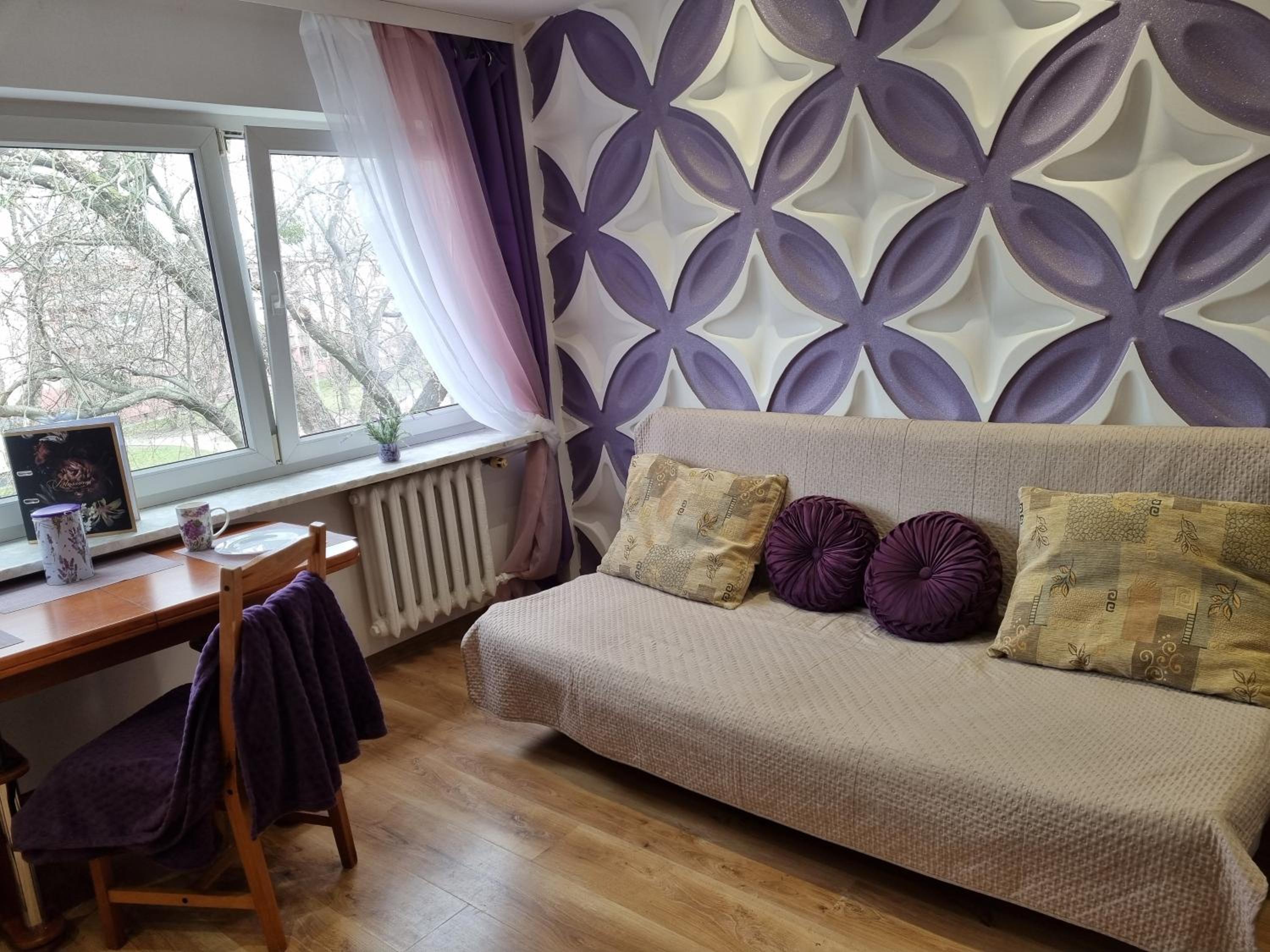 Lawendowe światło - przy stacji Metra, photo 2