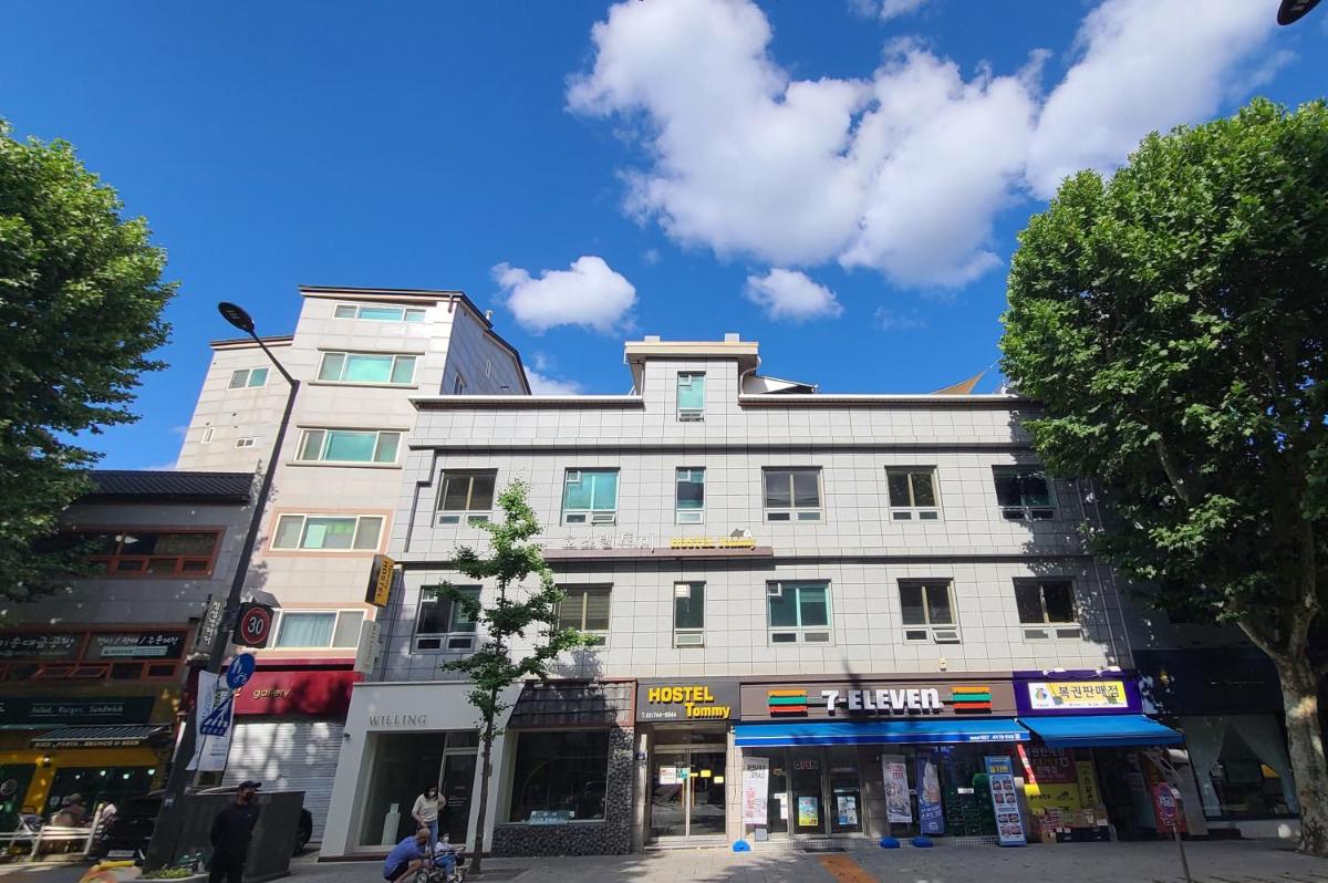 Hostel Tommy 50 off sale for 10th Anniversary on 2026