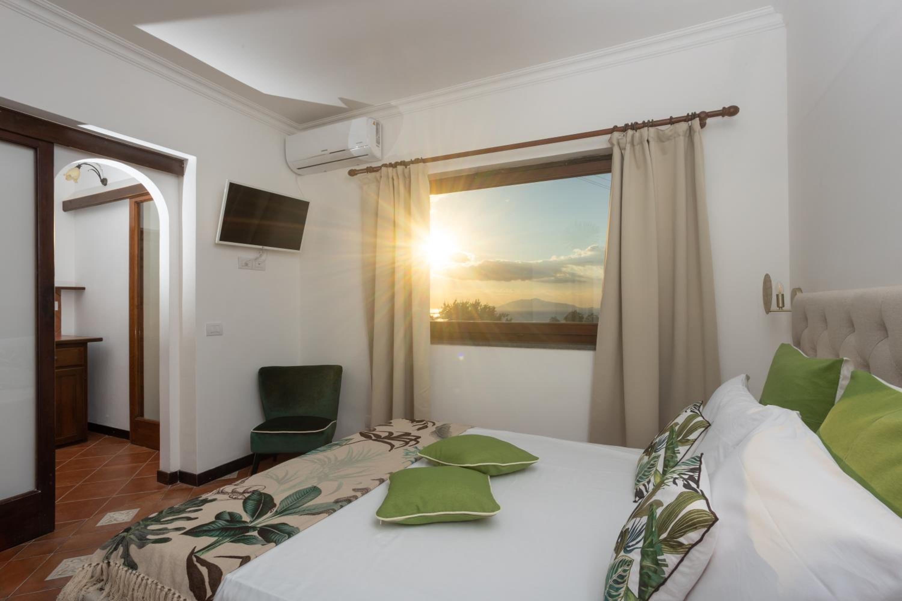 Villa Aurora Pool & Fitness view 3